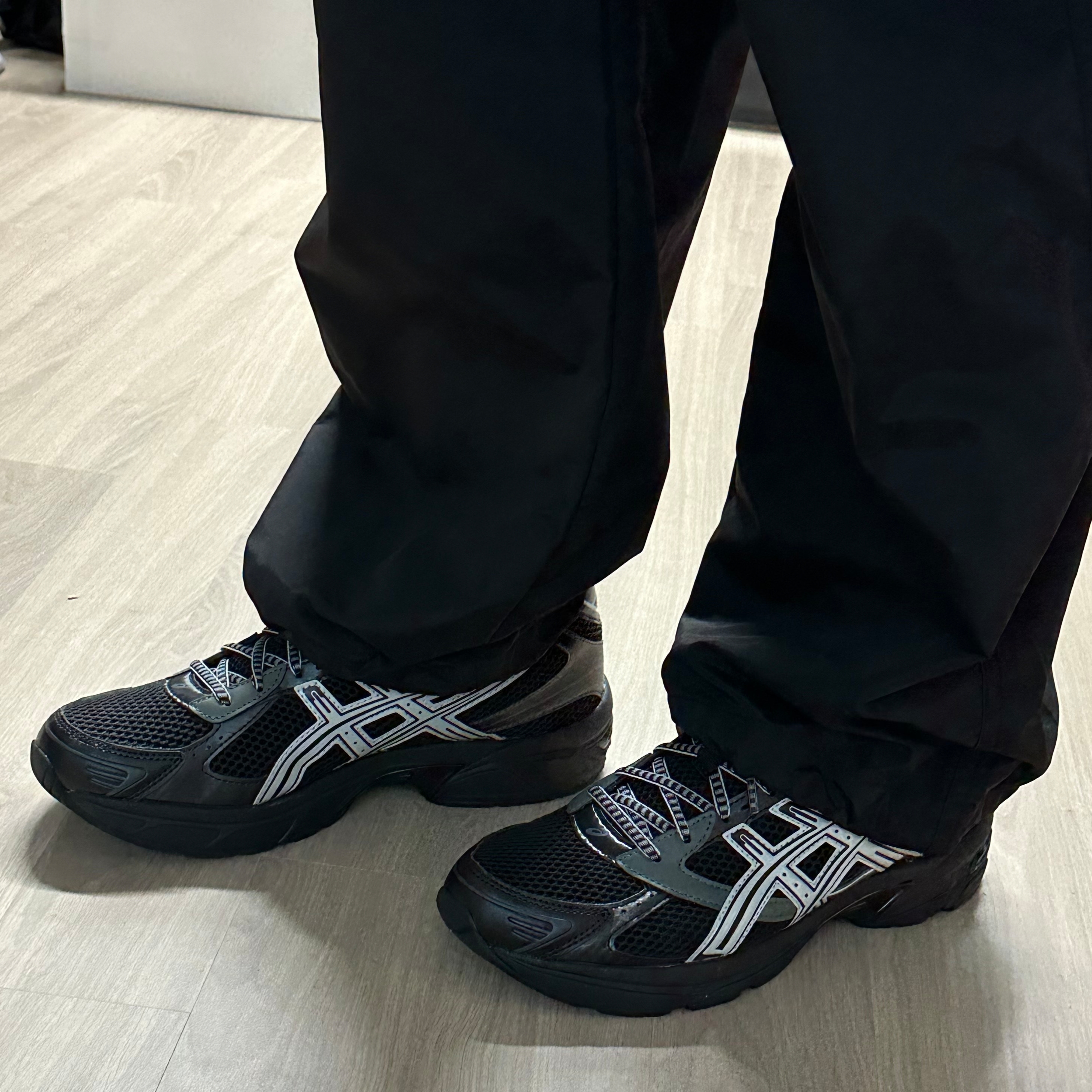 Asics Gel-1130 Black Glacier Grey - Folder Exclusive 착용 스타일