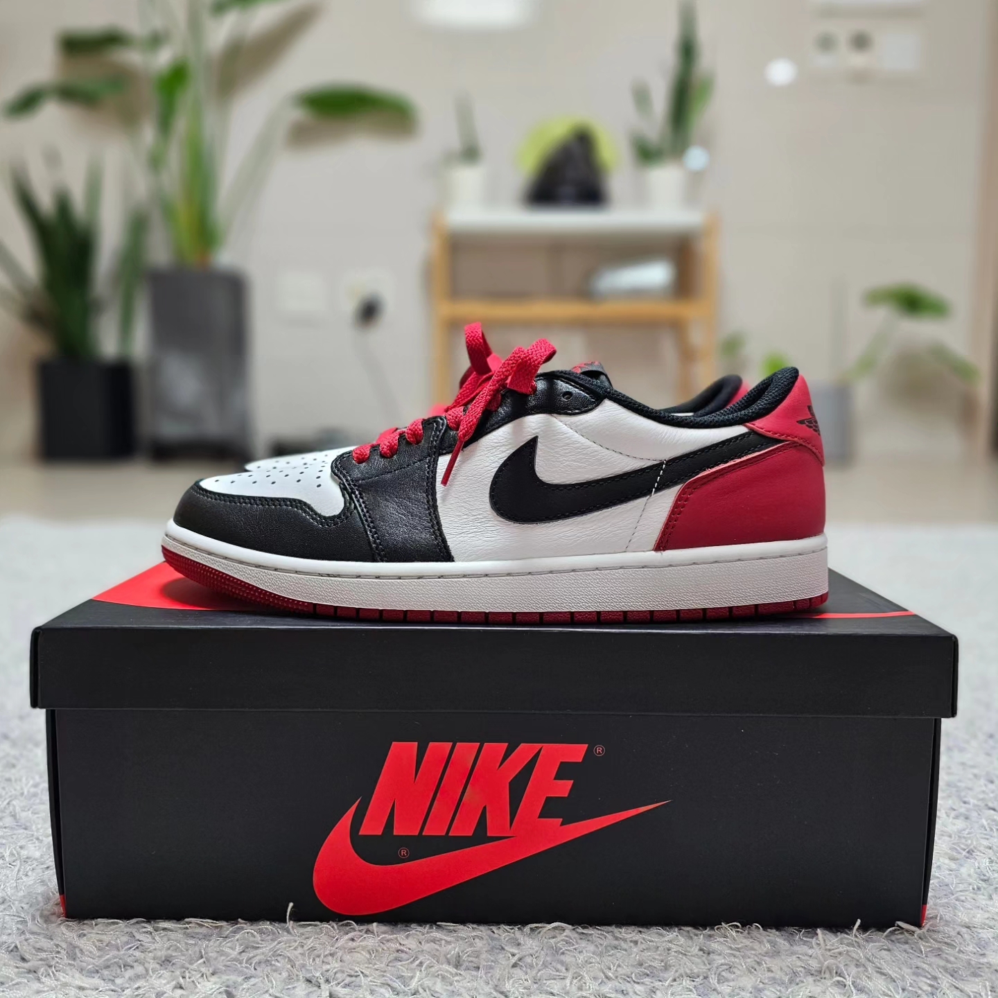 Jordan 1 Retro Low OG Black Toe 착용 스타일 - 5