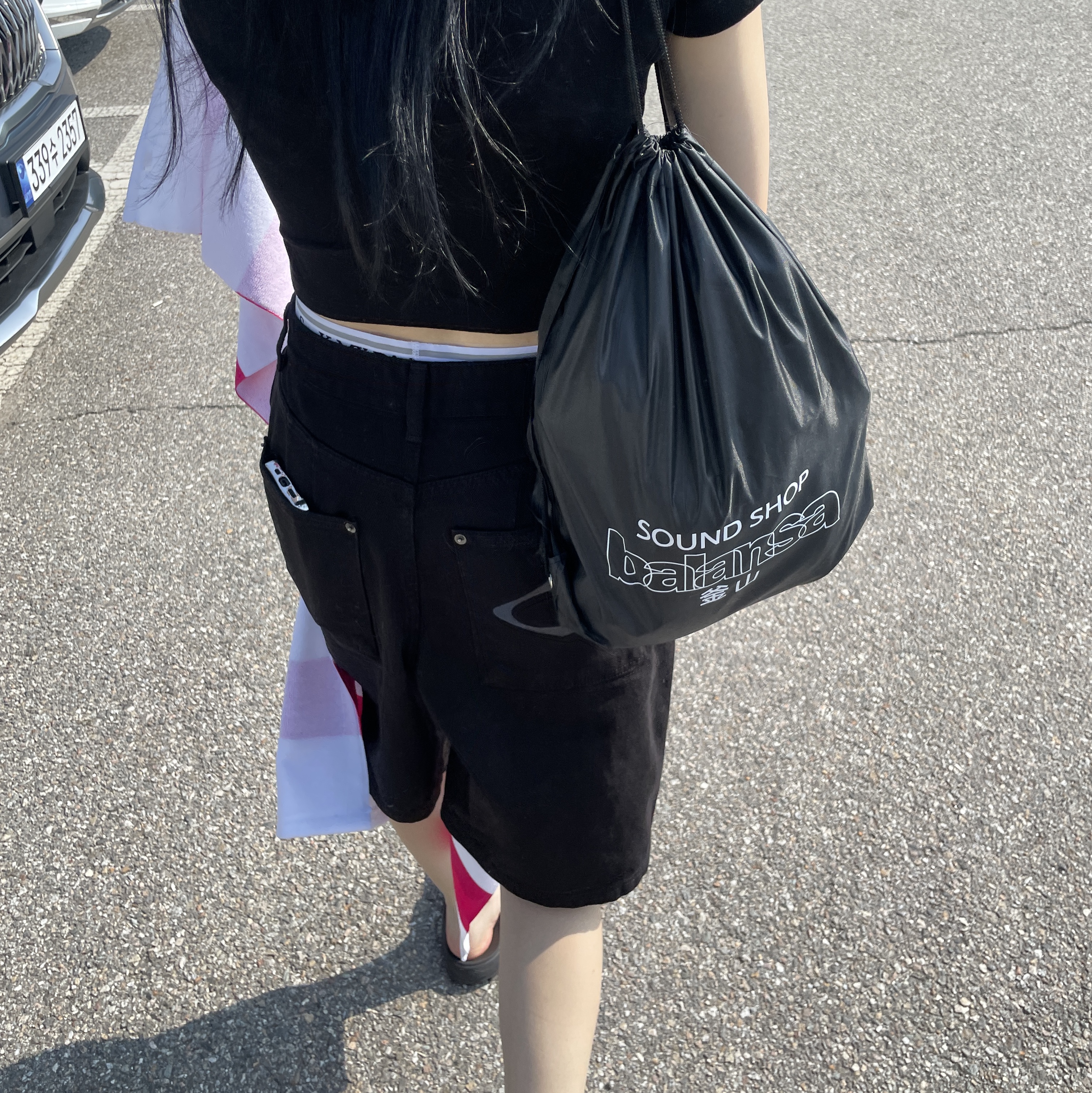 (W) Mischief Rhombus Blur T-Shirt Mini Black, (W) Mischief Bermuda Pants Black 착용 스타일