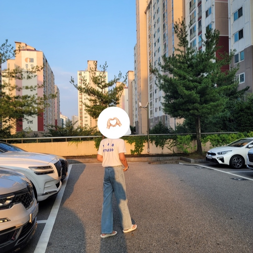 IAB Studio 10th Anniversary T-Shirt White 착용 스타일