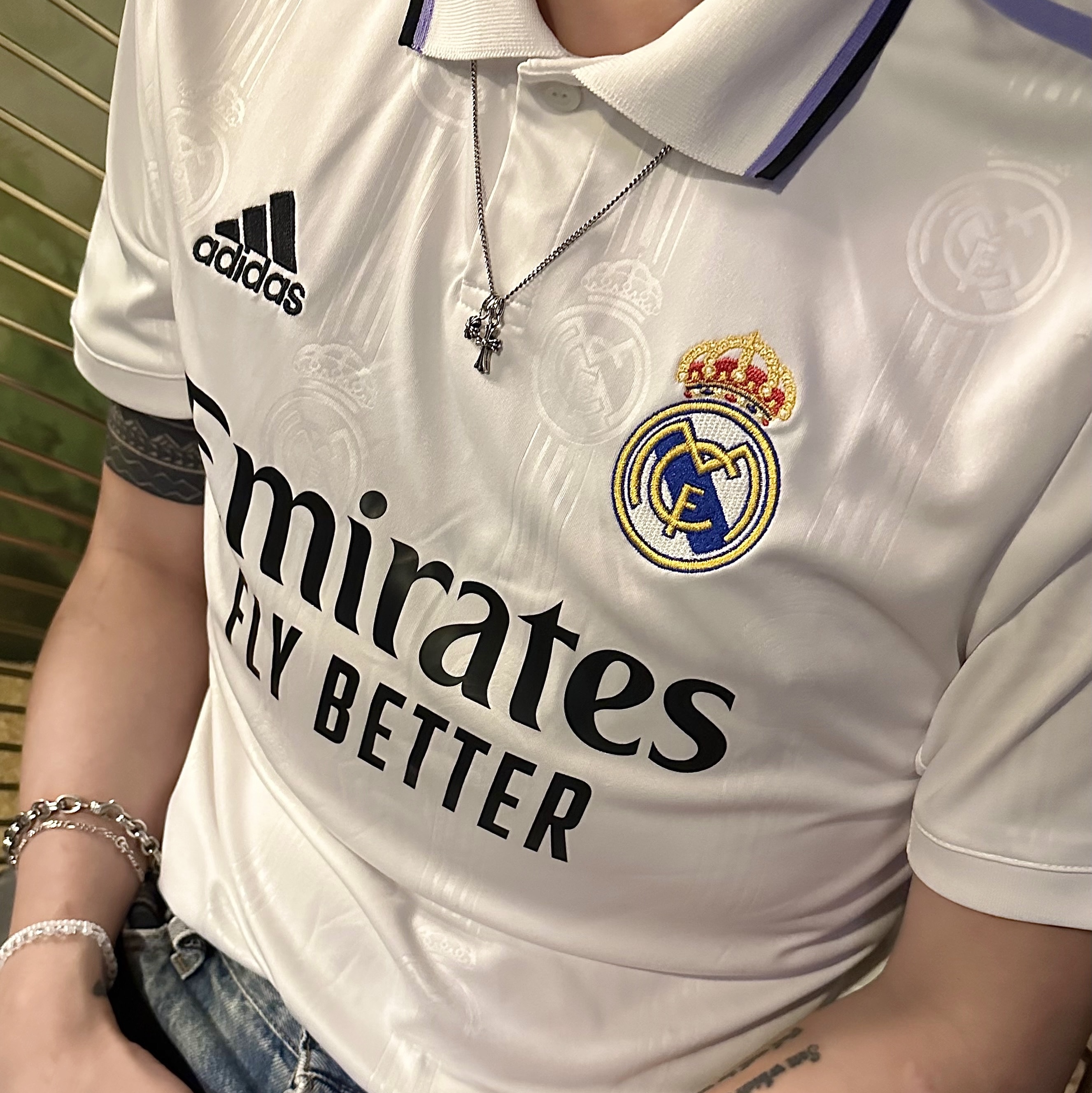 Adidas Real Madrid 2022/23 Home Jersey White - KR Sizing (Non Marking Ver.), Converse One Star Ox Black 착용 스타일 - 1