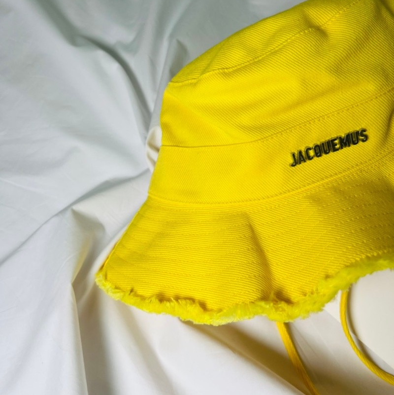Jacquemus Le Bob Artichaut Bucket Hat Yellow 착용 스타일 - 3