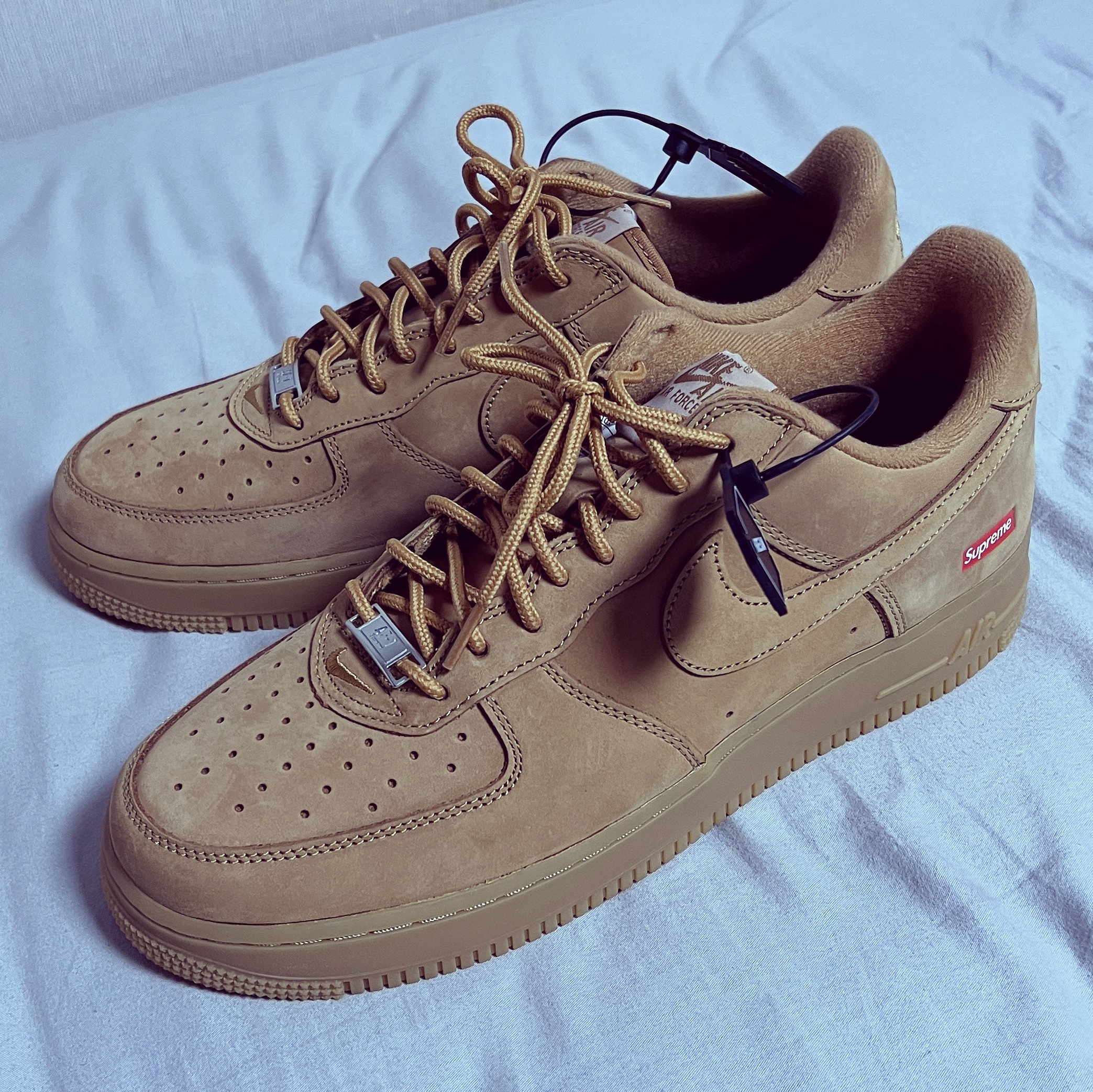 Nike x Supreme Air Force 1 Low Flax 착용 스타일
