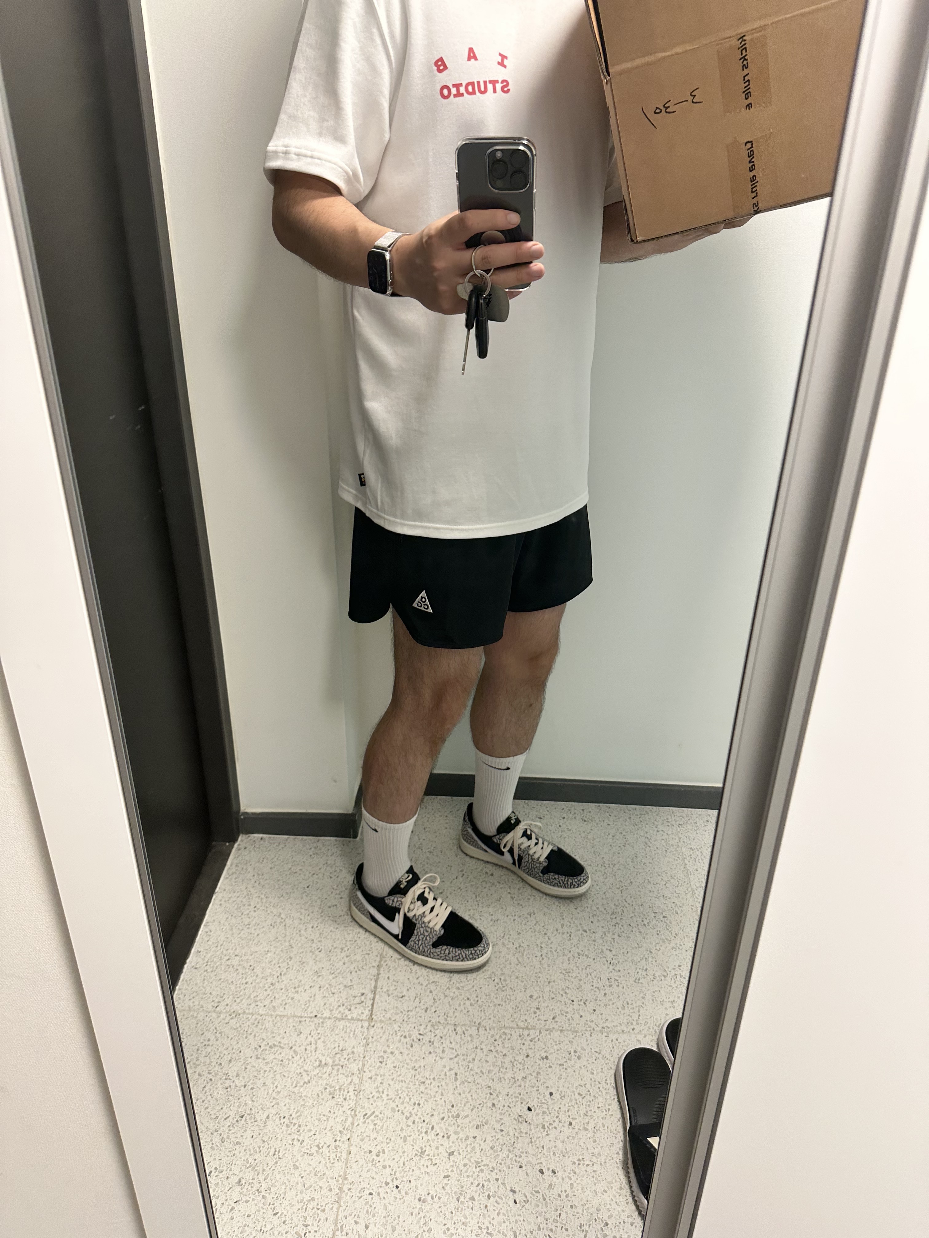 Jordan 1 Retro Low OG Black Cement, IAB Studio T-Shirt White - The Hyundai Seoul Exclusive 착용 스타일