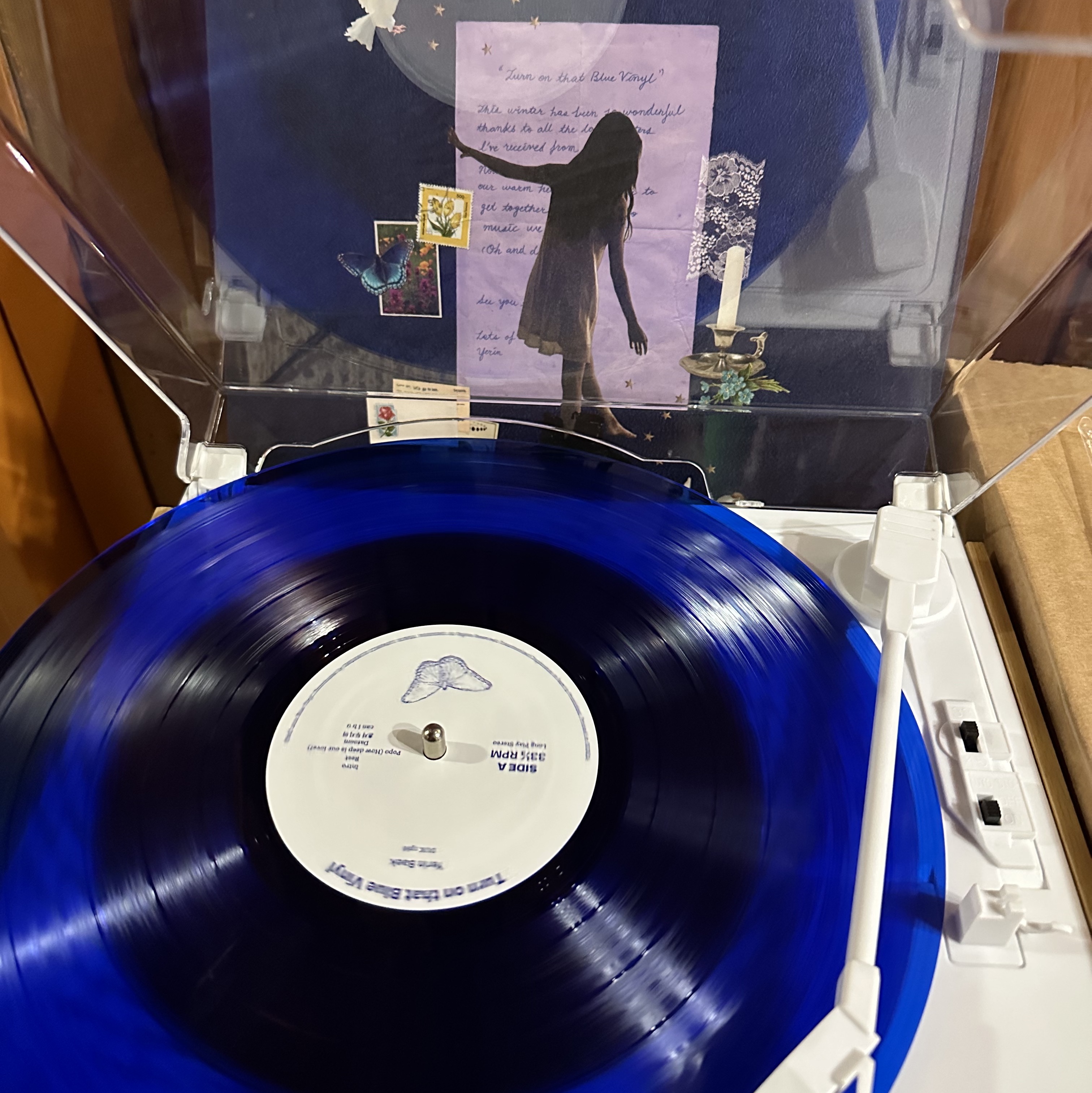 Yerin Baek Turn On That Blue Vinyl Live LP Blue (2LP) 착용 스타일