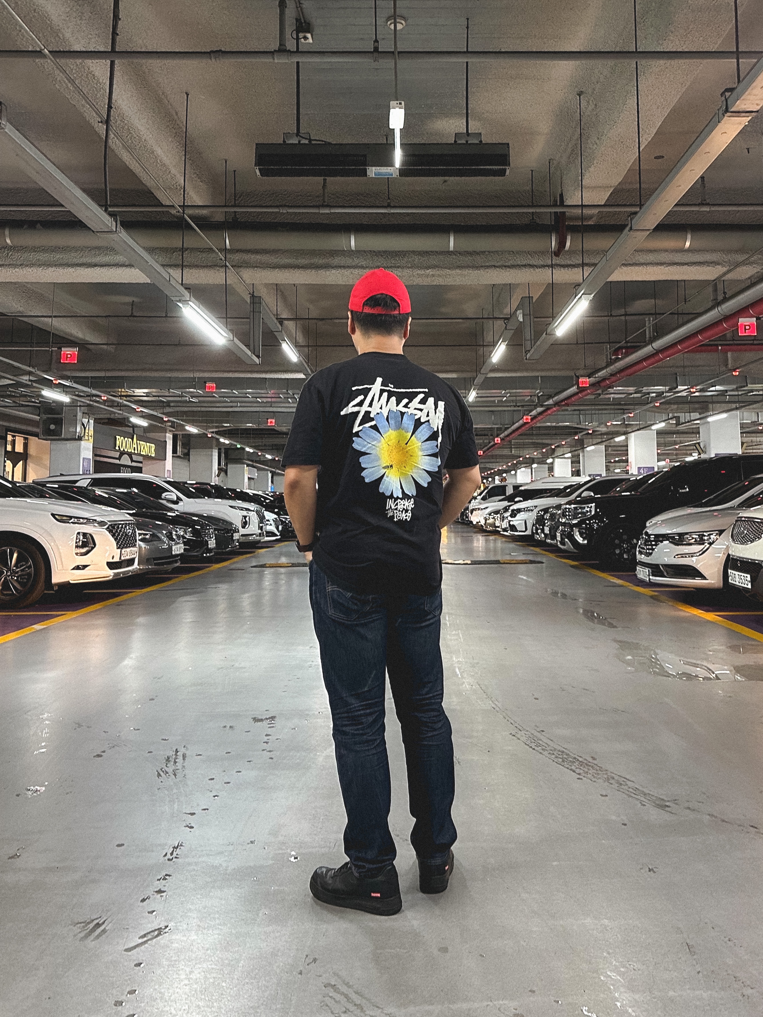 Stussy ITP Flower T-Shirt Black, Nike x Supreme Air Force 1 Low Black 착용 스타일