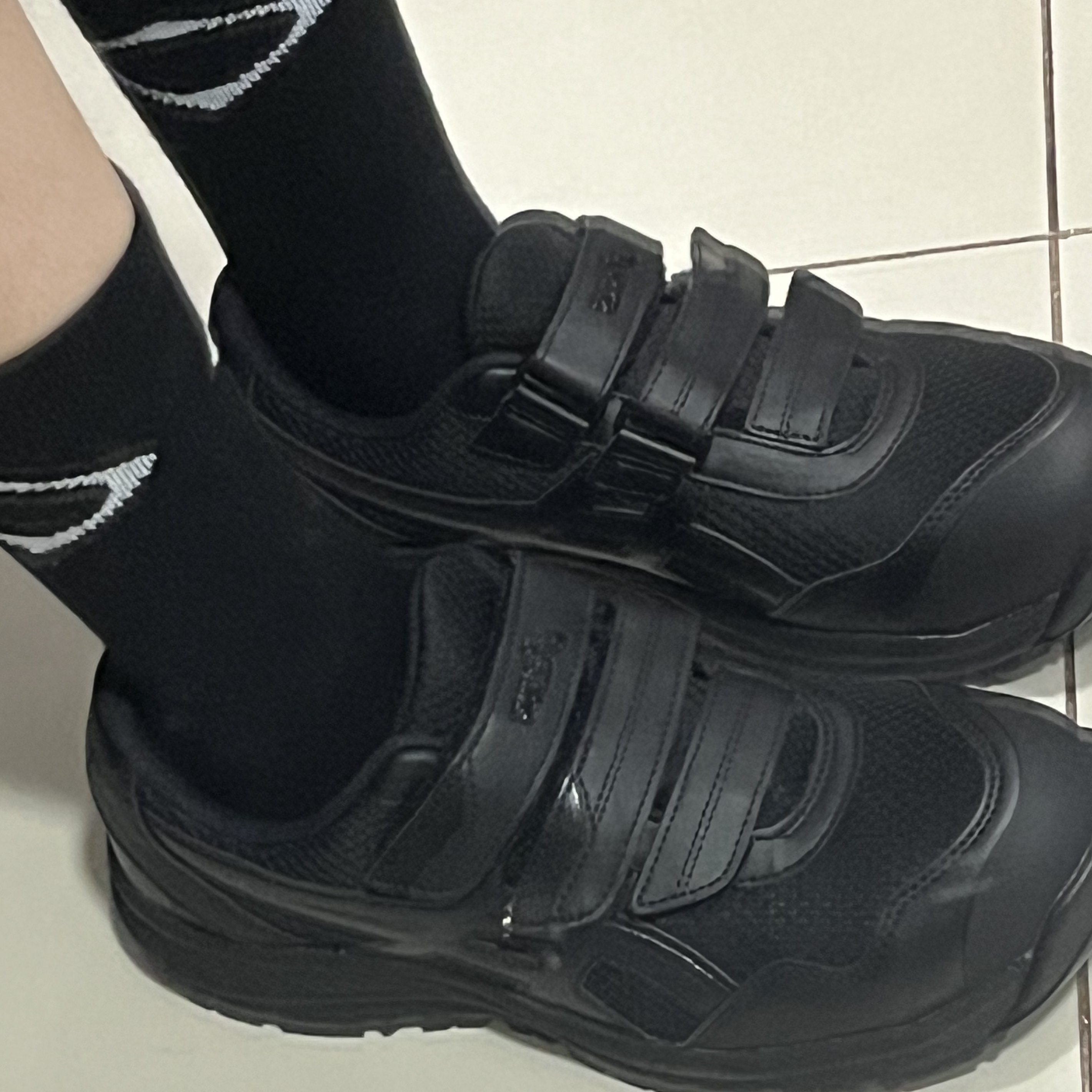 Asics Winjob CP215 Black 착용 스타일
