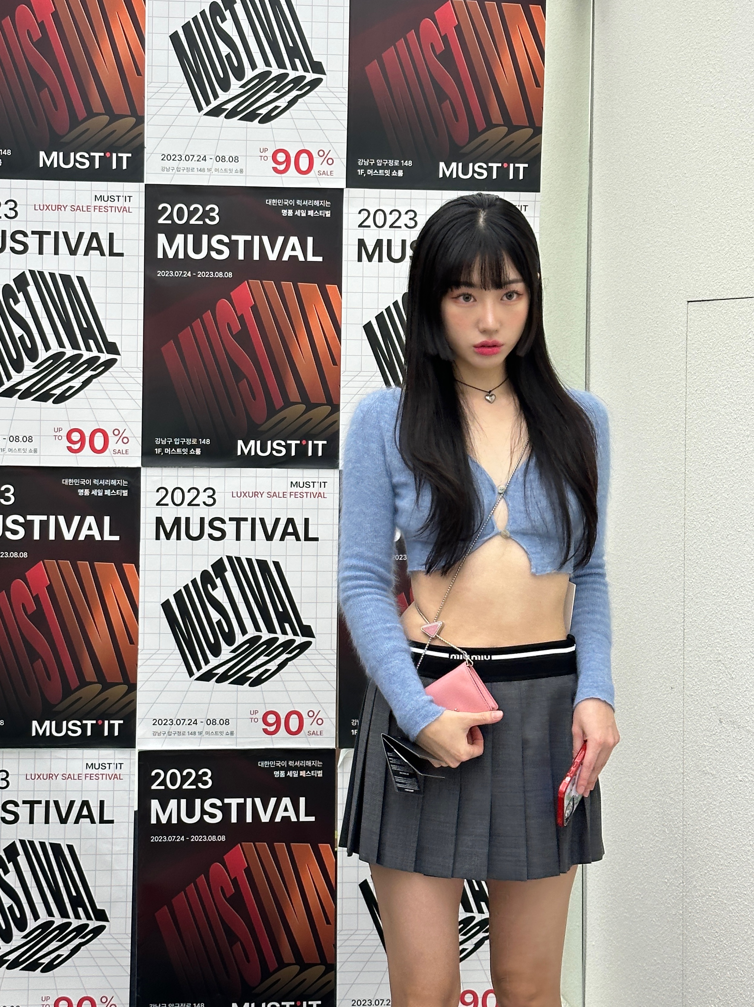 Prada Brushed Leather Wallet Petal Pink, (W) Miu Miu Glen Plaid Mini Skirt Slate Grey 착용 스타일 - 1