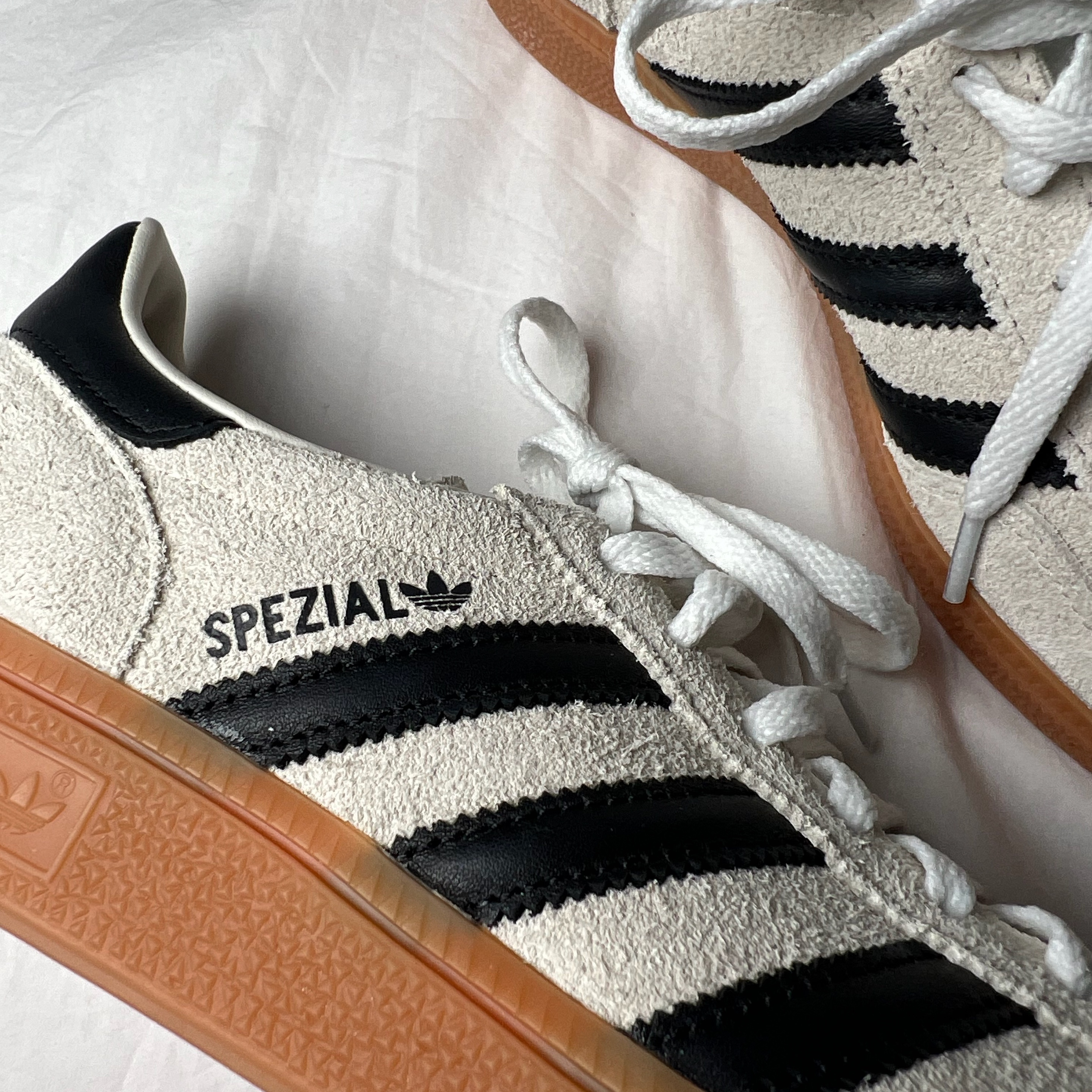 (W) Adidas Spezial Handball Aluminium Core Black 착용 스타일 - 5