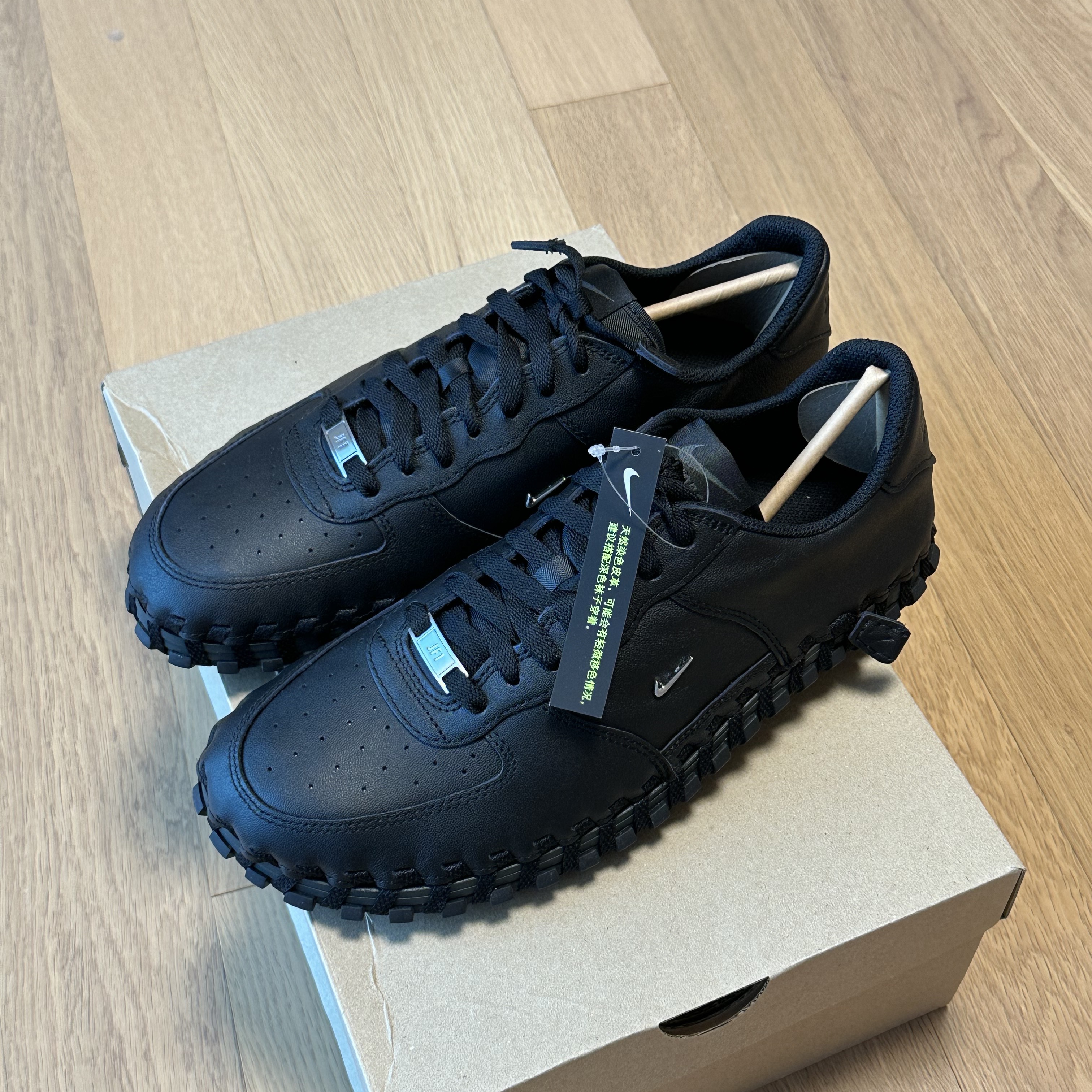 Nike x Jacquemus J Force 1 Low LX SP Black 착용 스타일 - 1