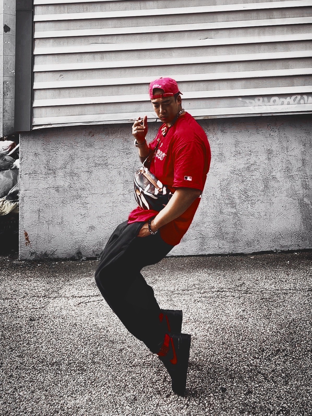 Supreme Pigment Canvas S Logo 6-Panel Red - 23SS, Supreme x MLB Kanji Teams T-Shirt Yankees Red - 22FW 착용 스타일 - 1