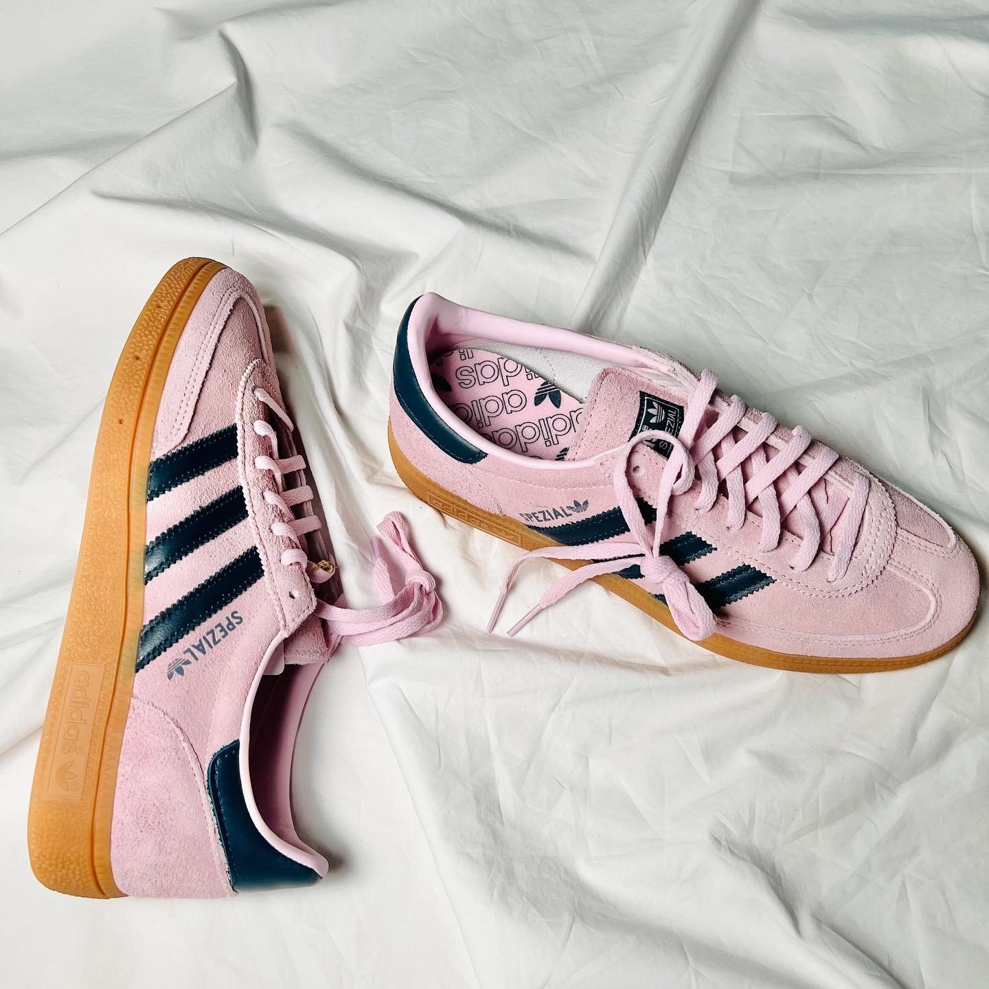 (W) Adidas Spezial Handball Clear Pink 착용 스타일 - 1