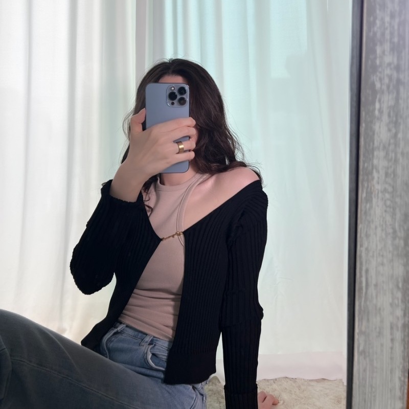 (W) Jacquemus La Maille Pralu Longue Seamless Charm Logo Cardigan Black, Apple iPhone 13 Pro Max 512GB Sierra Blue (Korean Ver.) 착용 스타일 - 1