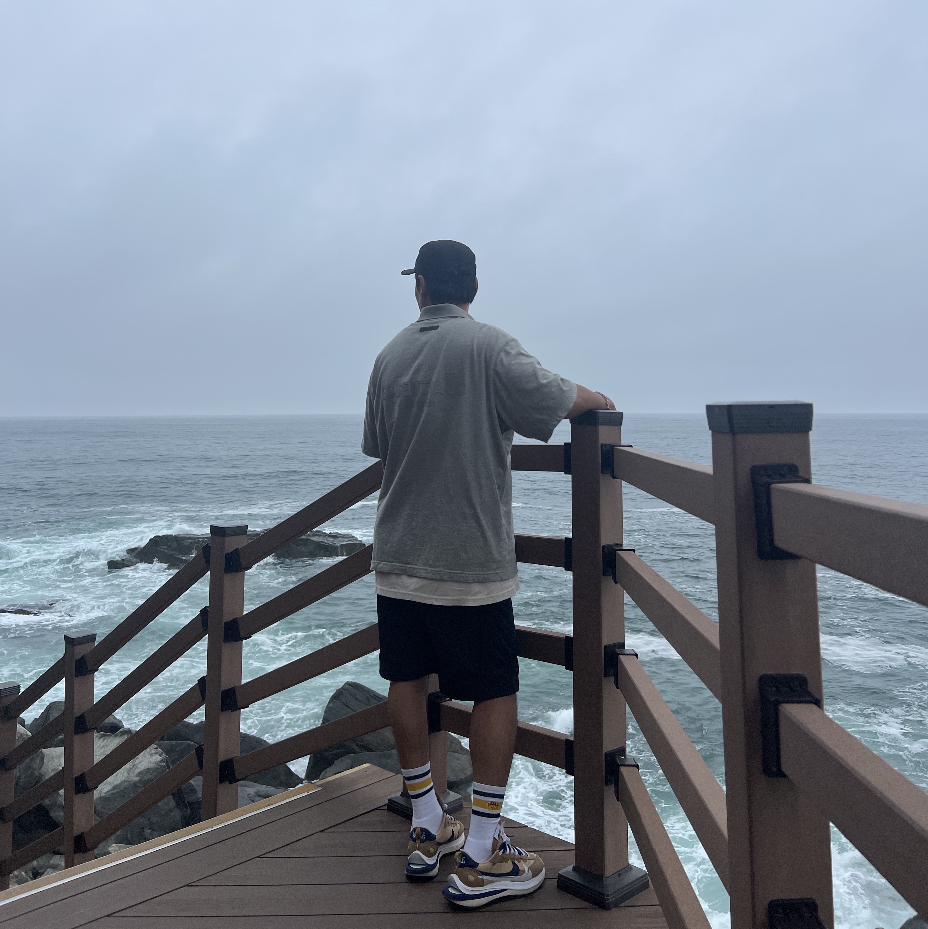 Nike x Sacai VaporWaffle Sesame and Blue Void, Essentials Short Sleeve Polo Heather Oatmeal - 21SS 착용 스타일