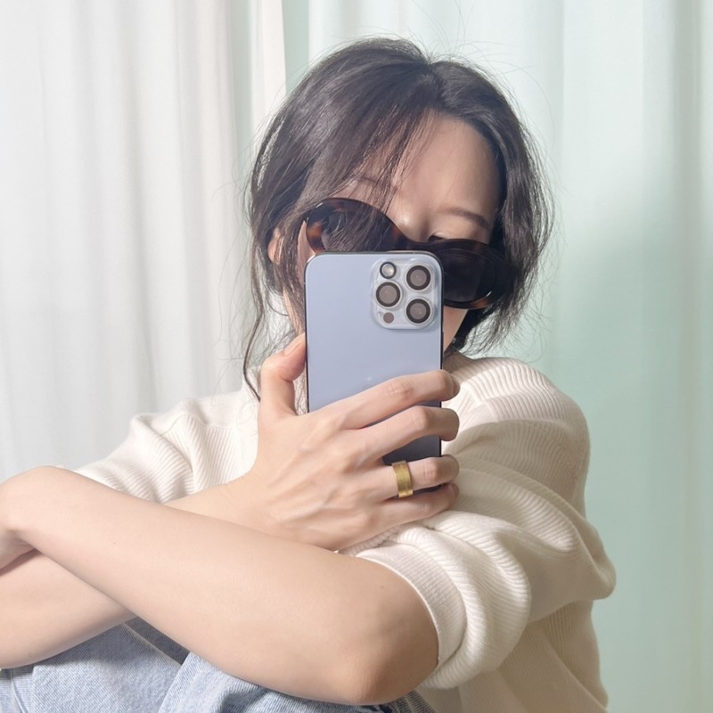 (W) Celine Triomphe 01 Sunglasses in Acetate Blonde Havana 착용 스타일 - 1