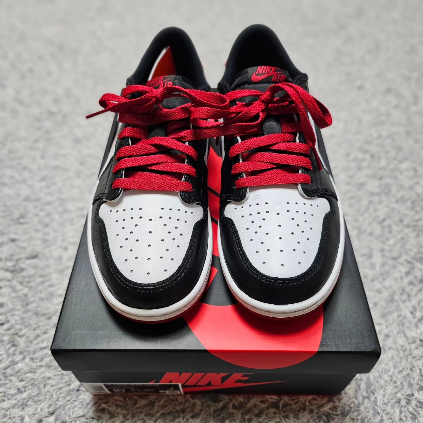 Jordan 1 Retro Low OG Black Toe 착용 스타일 - 1