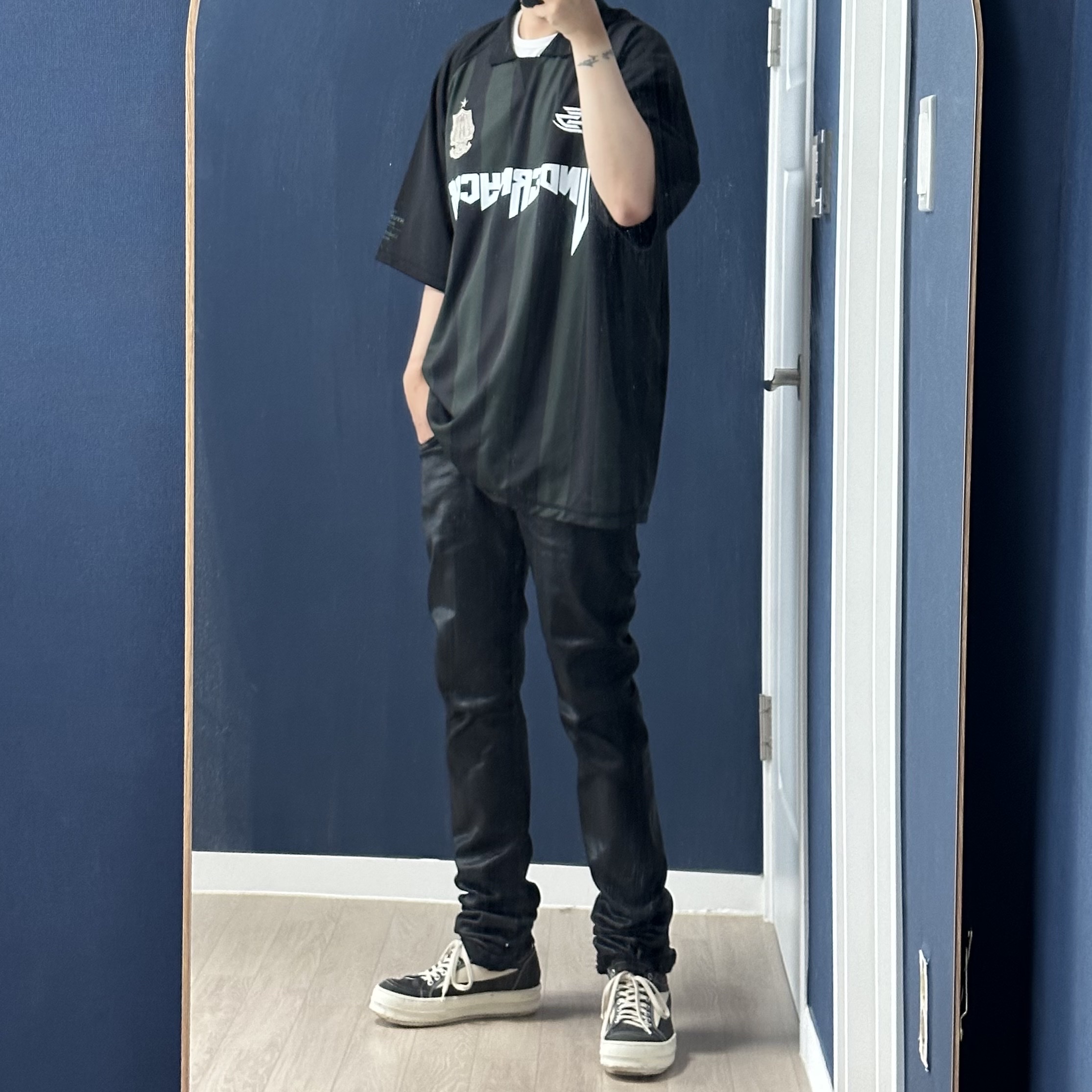 Undermycar Wolfen Bold Stripe Football Jersey Sycamore - 23FW (The Hyundai Seoul Exclusive), Rick Owens Drkshdw Suede Vintage Sneakers Dark Dust Pearl Milk White 착용 스타일