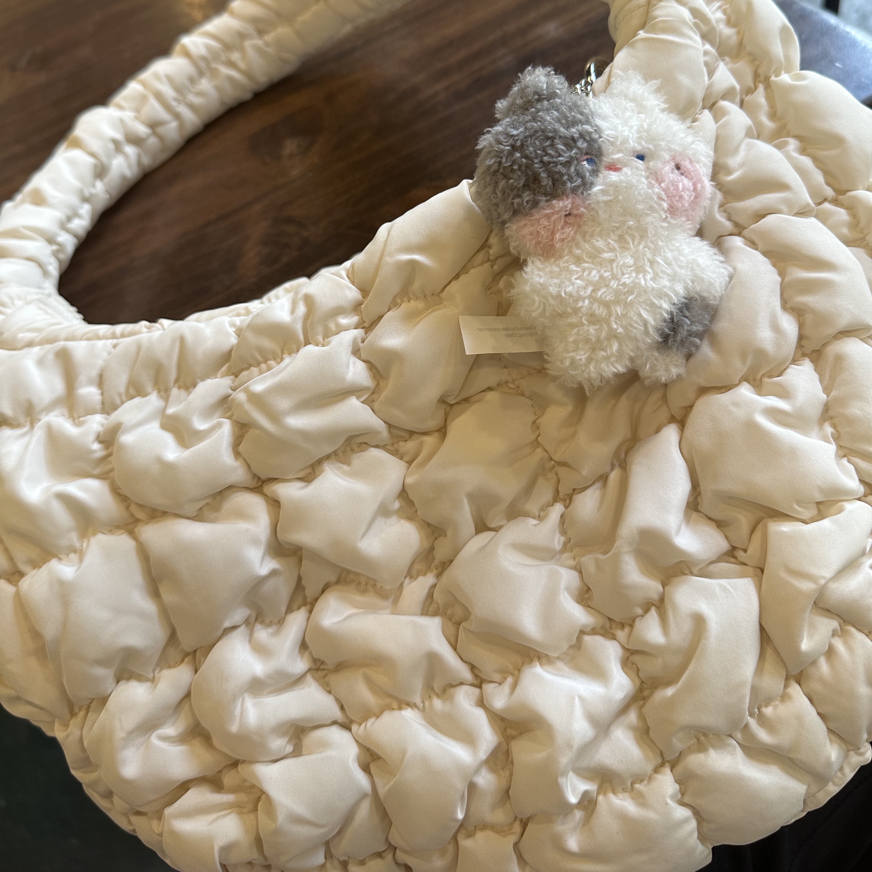 COS Quilted Mini Bag Cream 착용 스타일