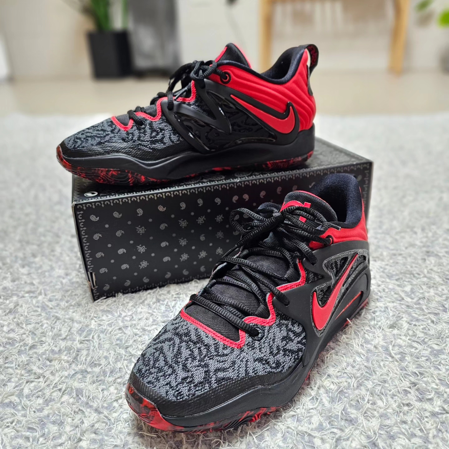 Nike KD 15 EP Black University Red 착용 스타일 - 1