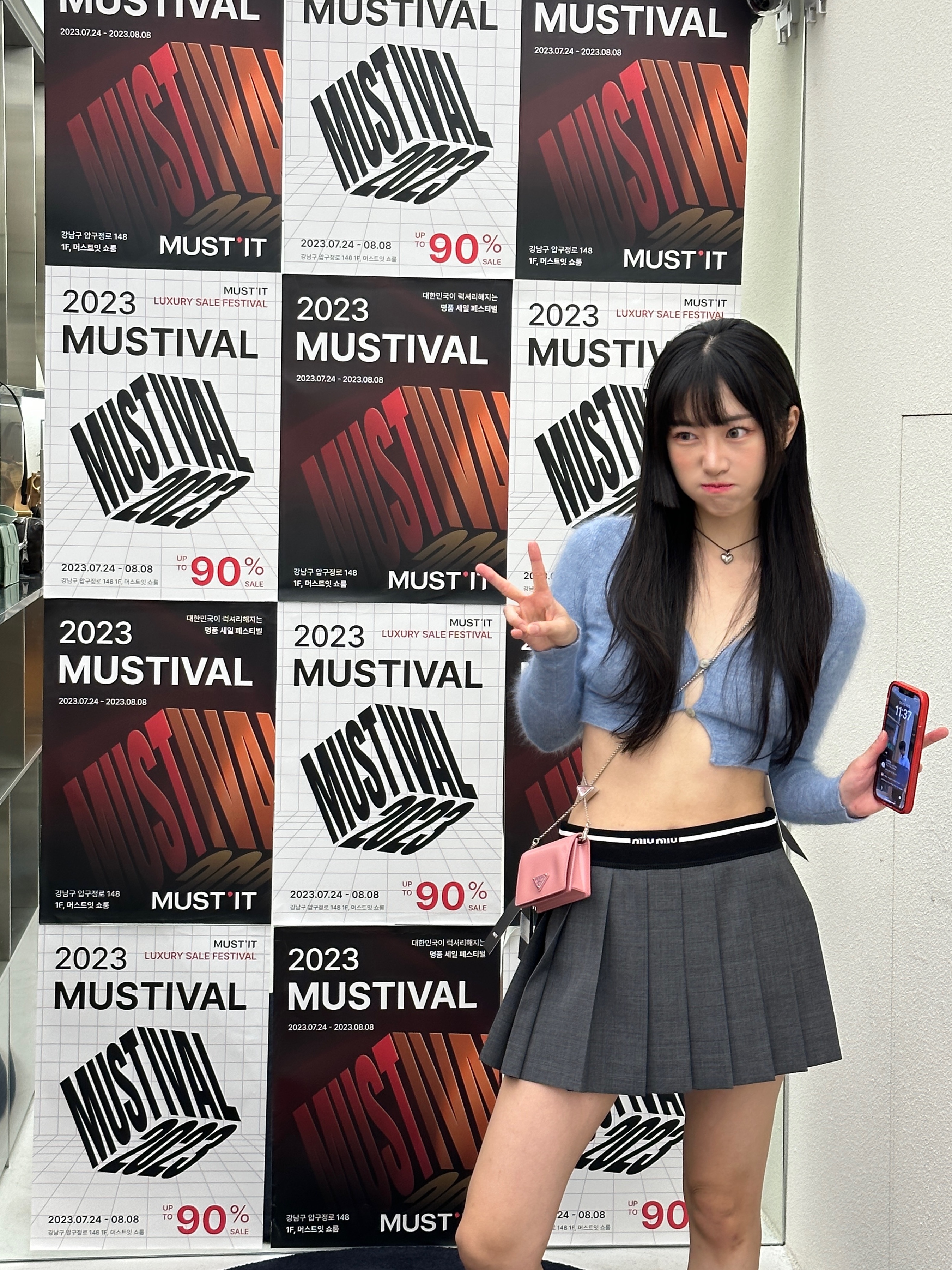 Prada Brushed Leather Wallet Petal Pink, (W) Miu Miu Glen Plaid Mini Skirt Slate Grey 착용 스타일 - 2