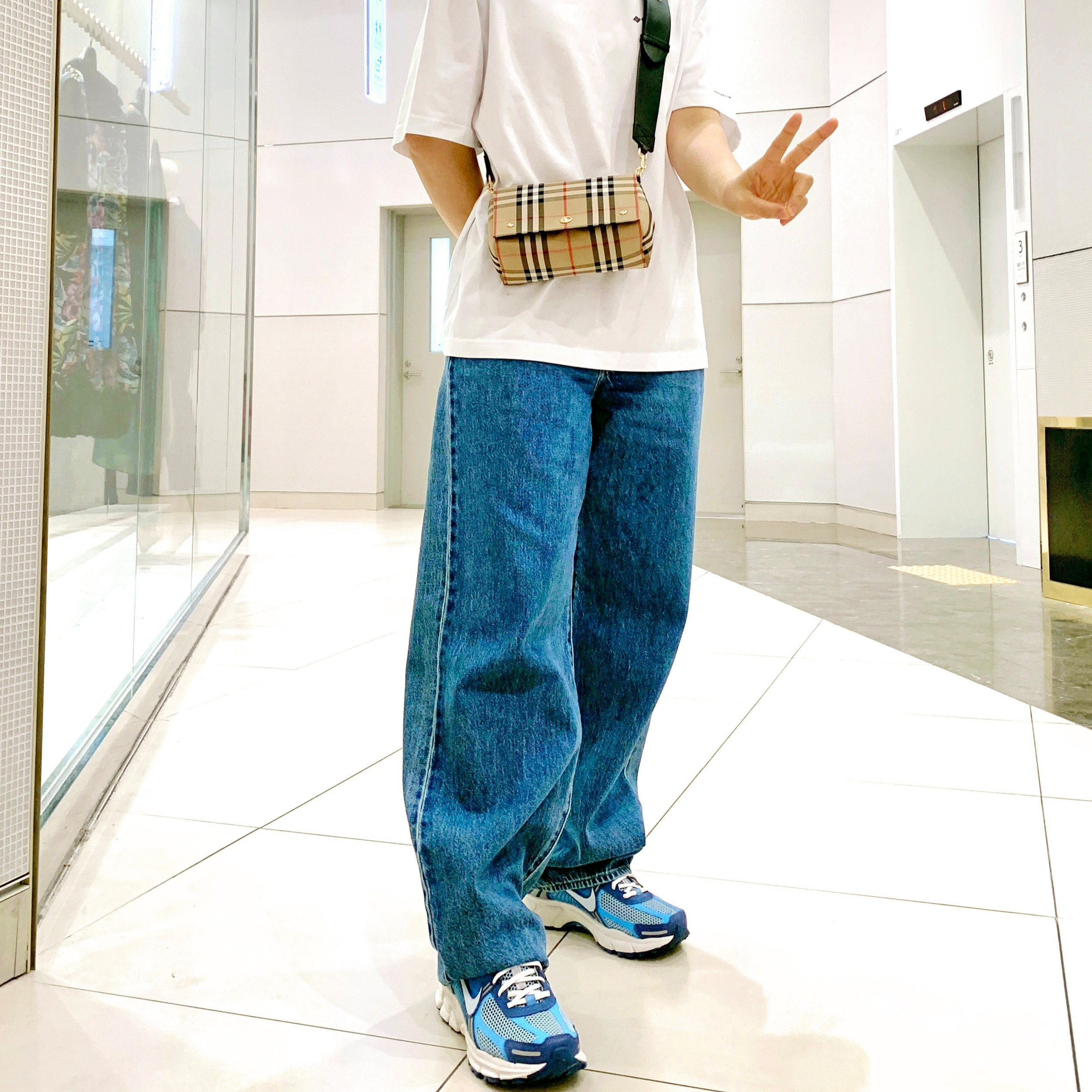 Nike Zoom Vomero 5 Mystic Navy and Worn Blue 착용 스타일