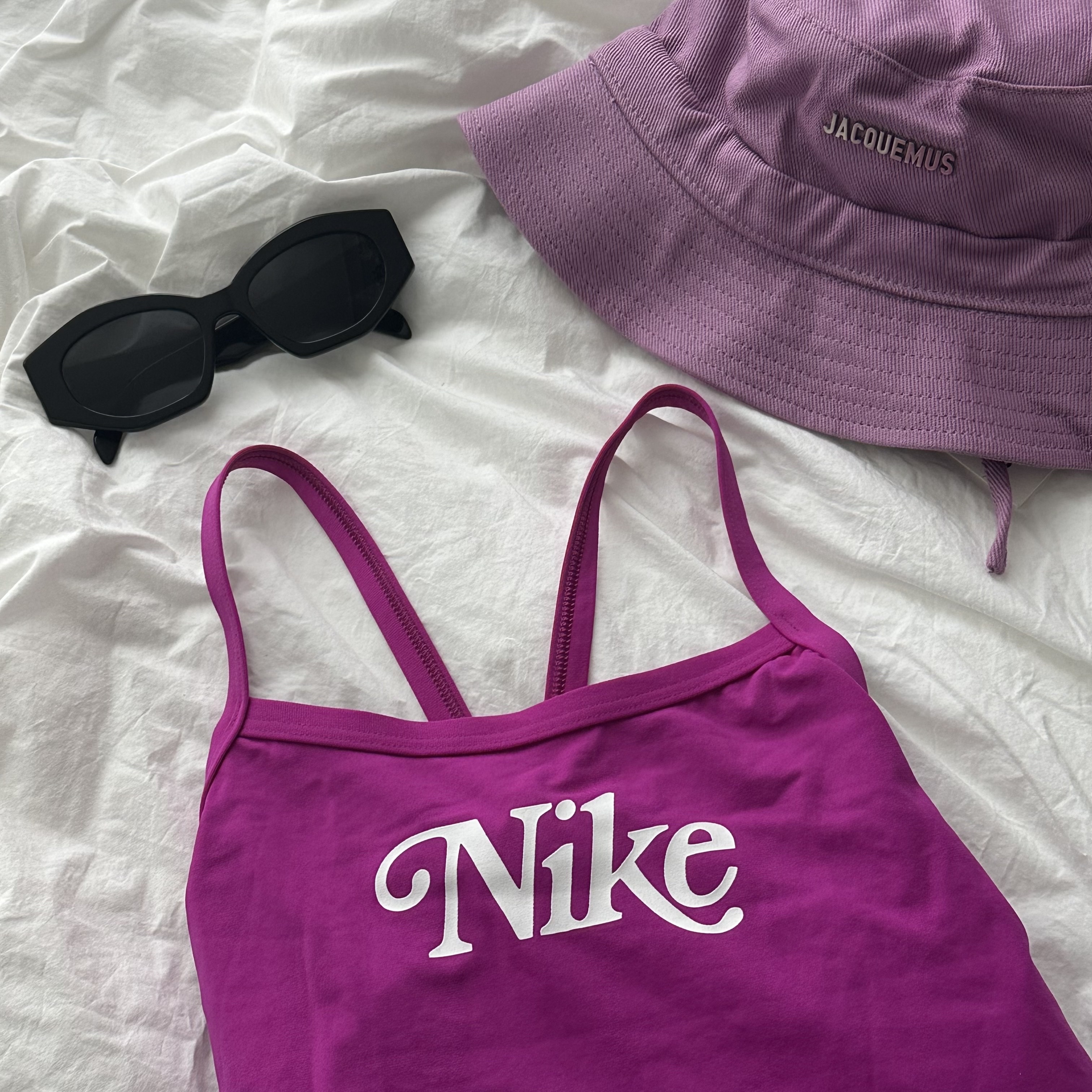 (W) Nike Swim Heritage Retro Logo Racer Back Swimsuit Magenta, Jacquemus Le Bob Gadjo Knotted Bucket Hat Lilac 착용 스타일
