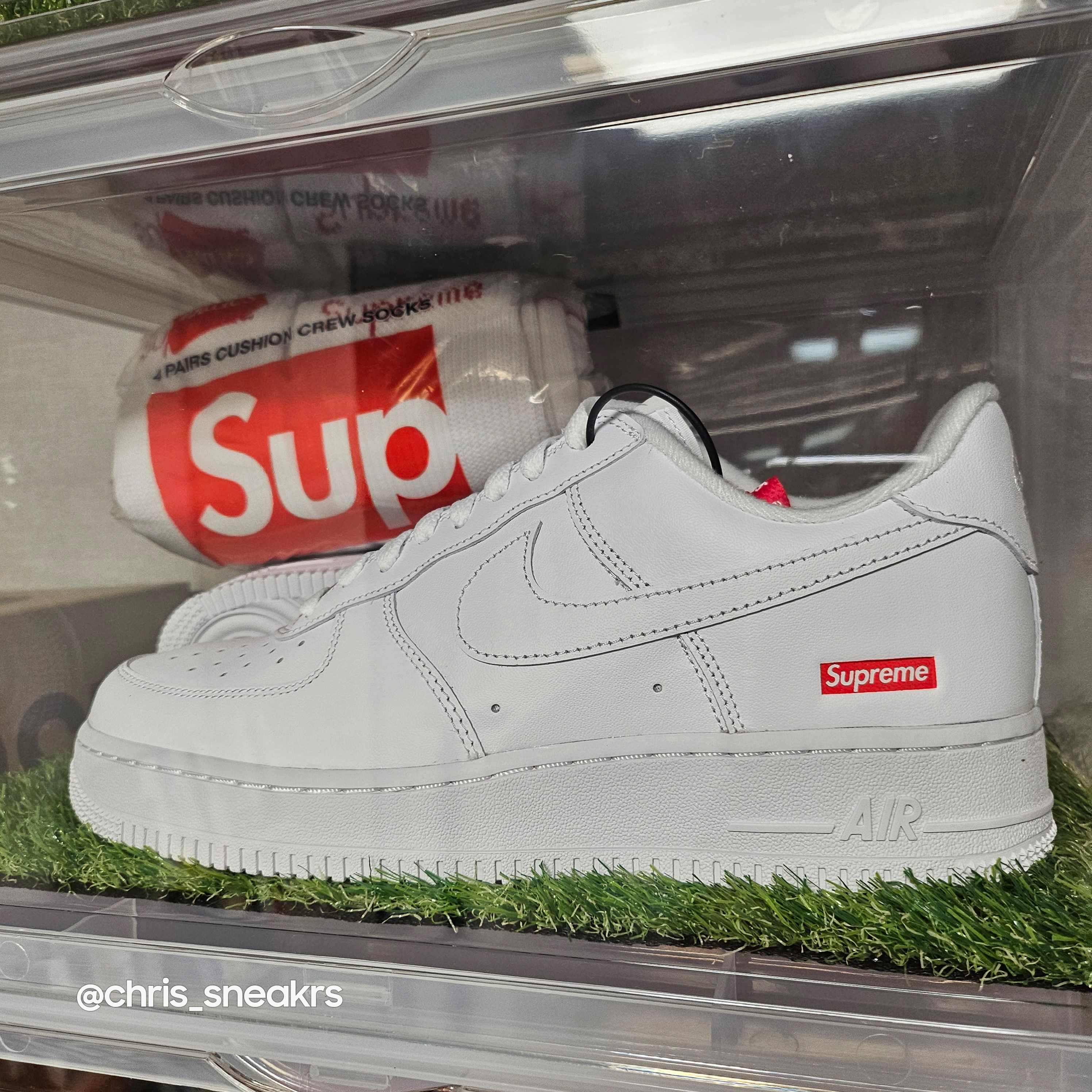 Nike x Supreme Air Force 1 Low White, Supreme Hanes Crew Socks White (4 Pack) 착용 스타일