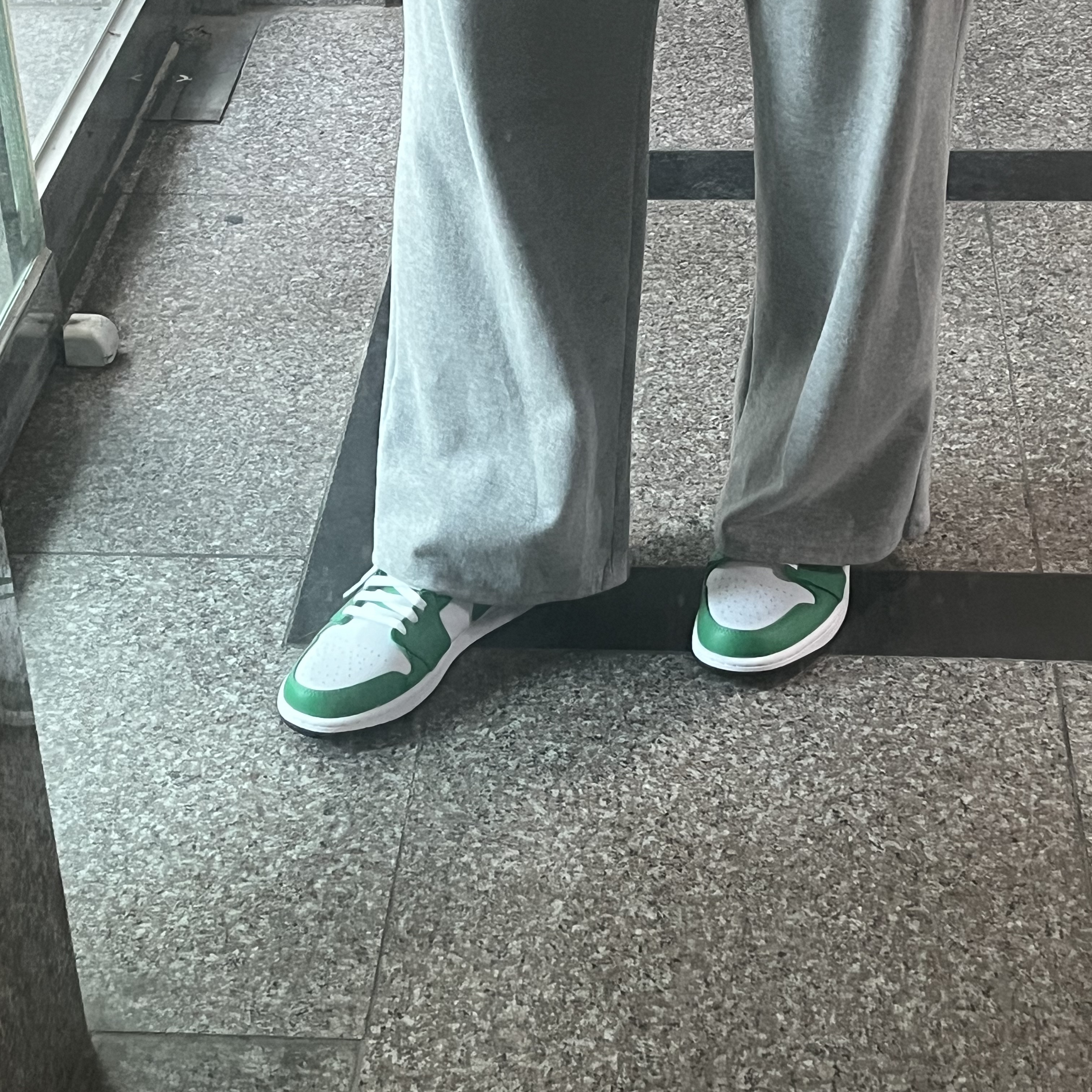 Jordan 1 Mid Lucky Green 착용 스타일 - 2