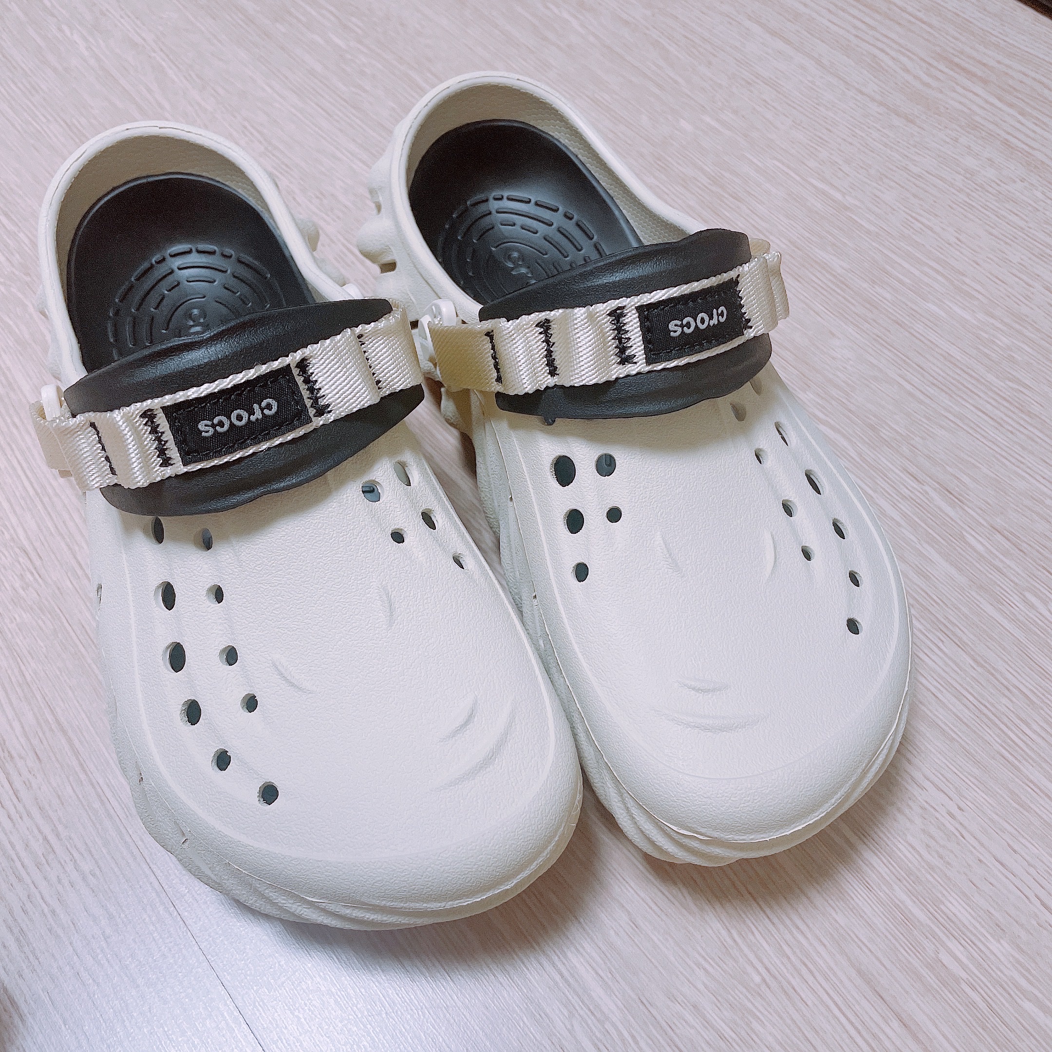 Crocs Echo Clog Bone Black 착용 스타일