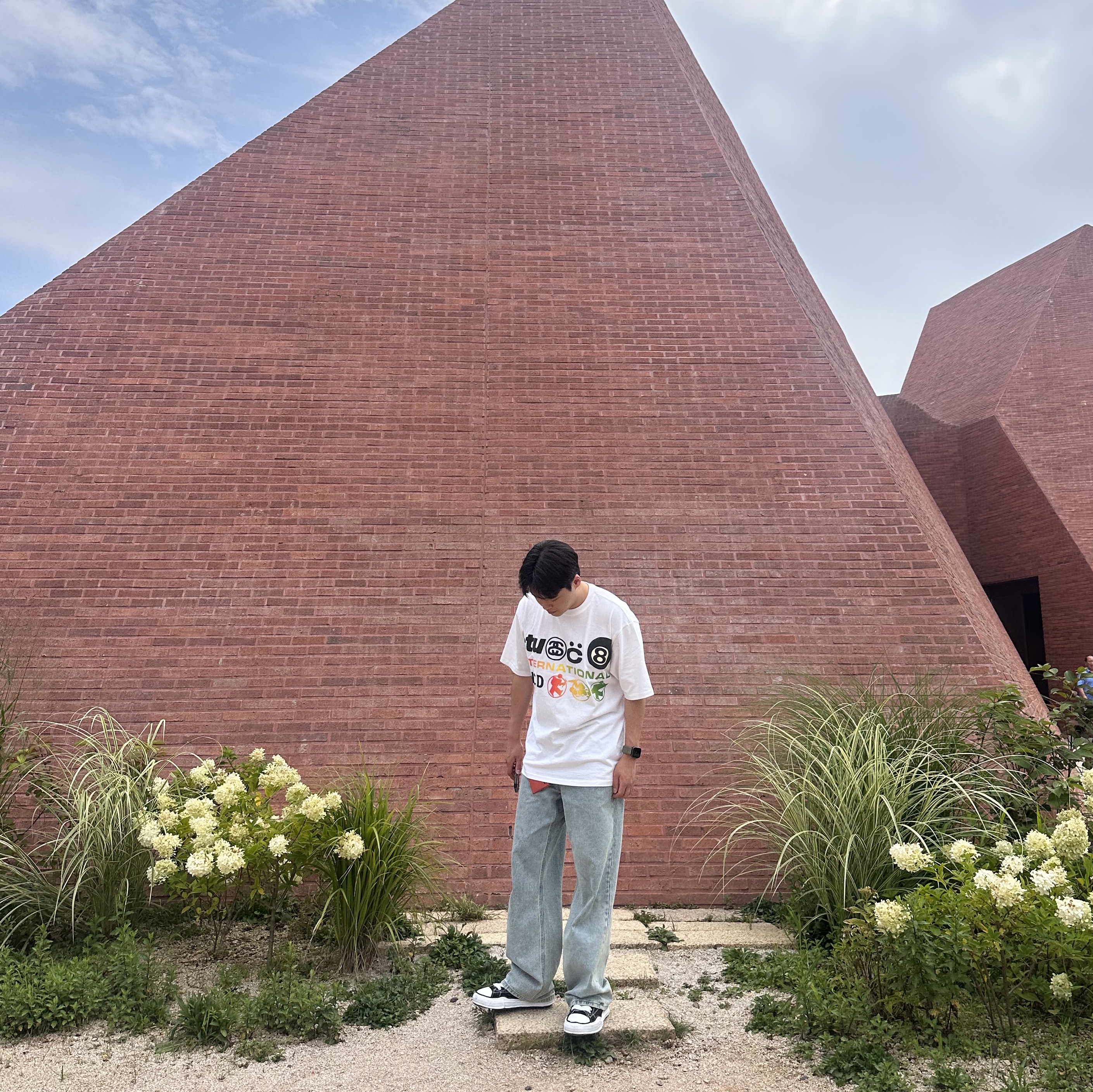 Maison Mihara Yasuhiro Peterson OG Sole Canvas Low Sneakers Black, Stussy x Cactus Plant Flea Market International T-Shirt White 착용 스타일