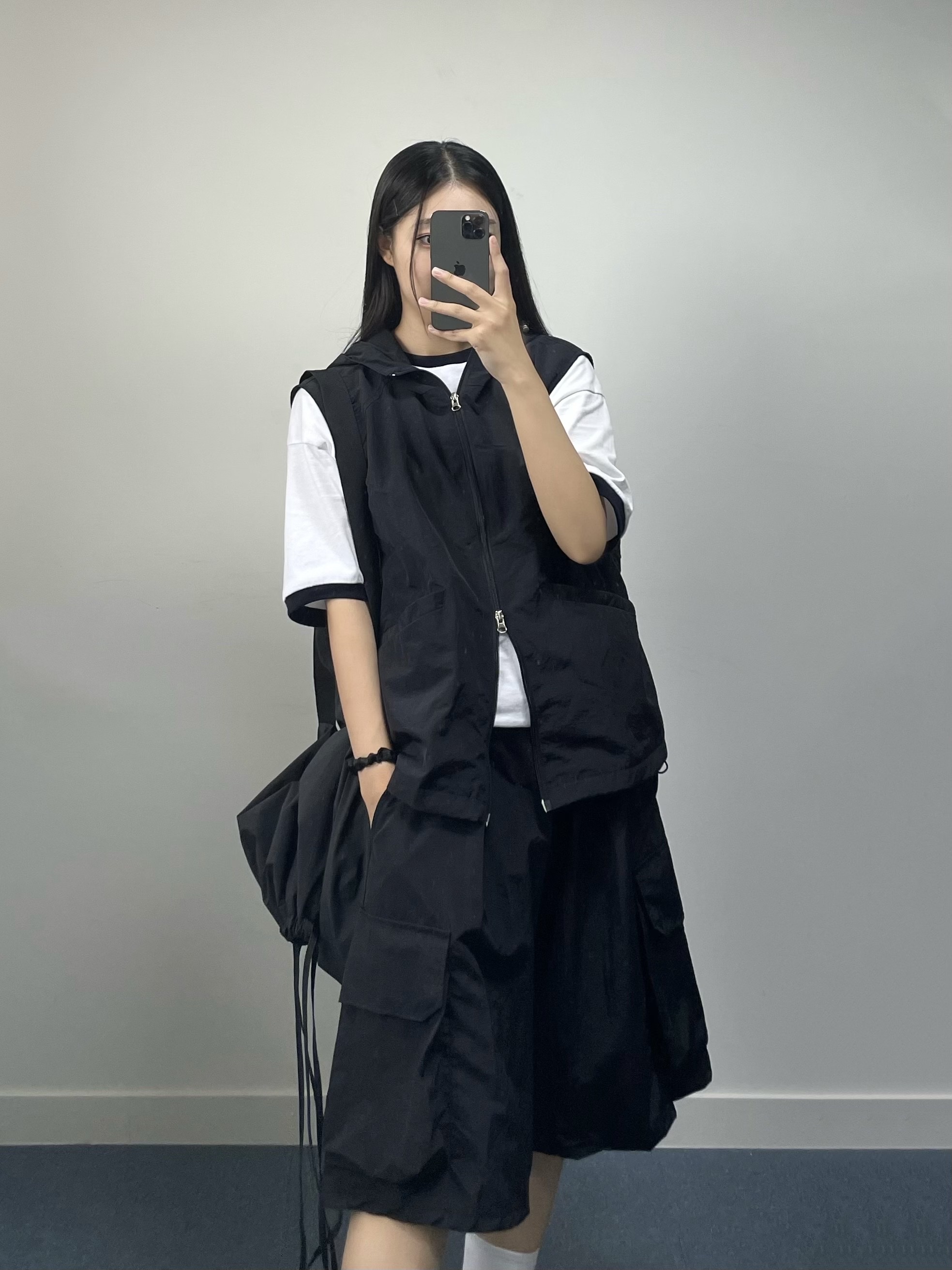 (W) Keen Jasper Rocks SP Sneakers NAC Field, Uniqlo U Drawstring Shoulder Bag Black 착용 스타일 - 2