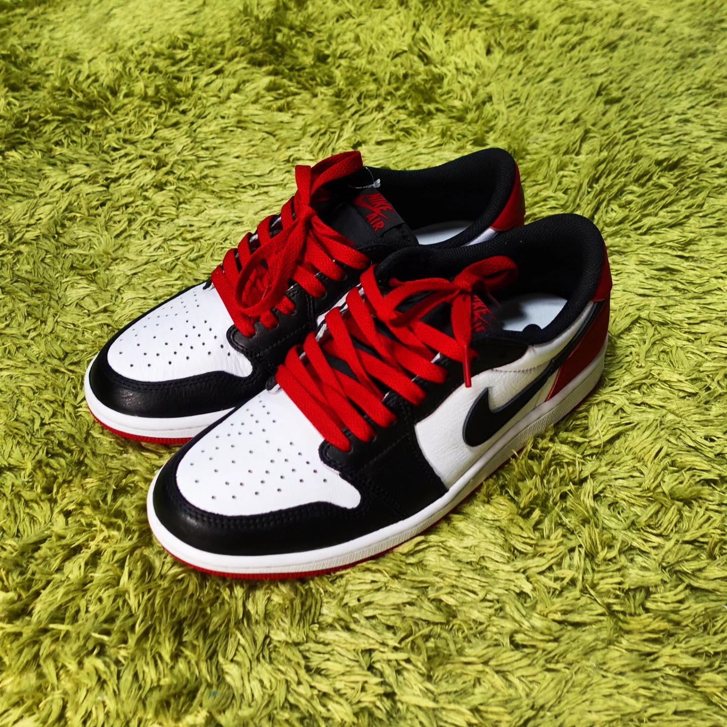 Jordan 1 Retro Low OG Black Toe 착용 스타일 - 2
