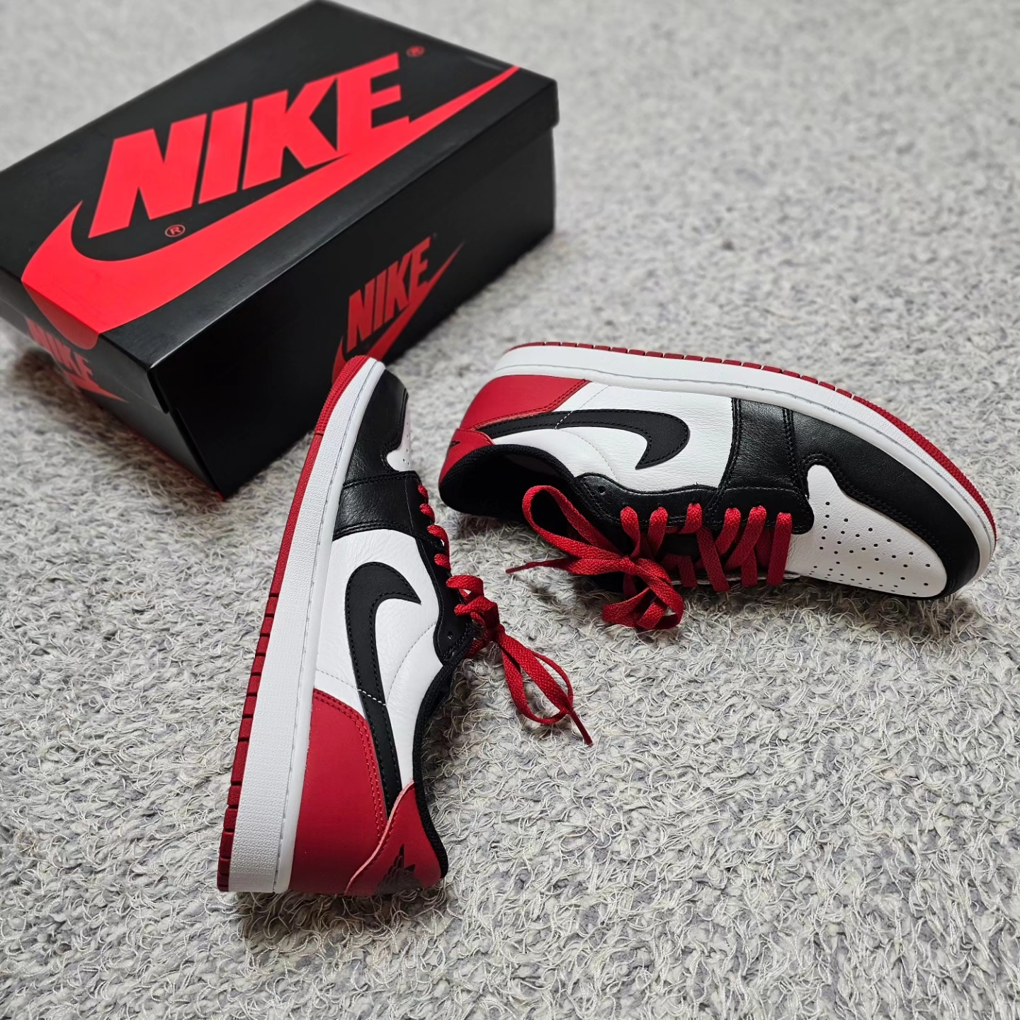 Jordan 1 Retro Low OG Black Toe 착용 스타일 - 2