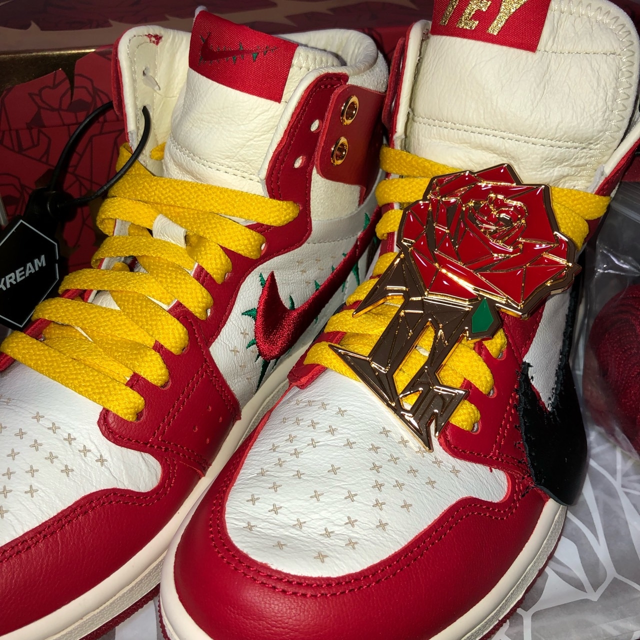 (W) Jordan 1 x Teyana Taylor Zoom CMFT 2 Gym Red 착용 스타일 - 3