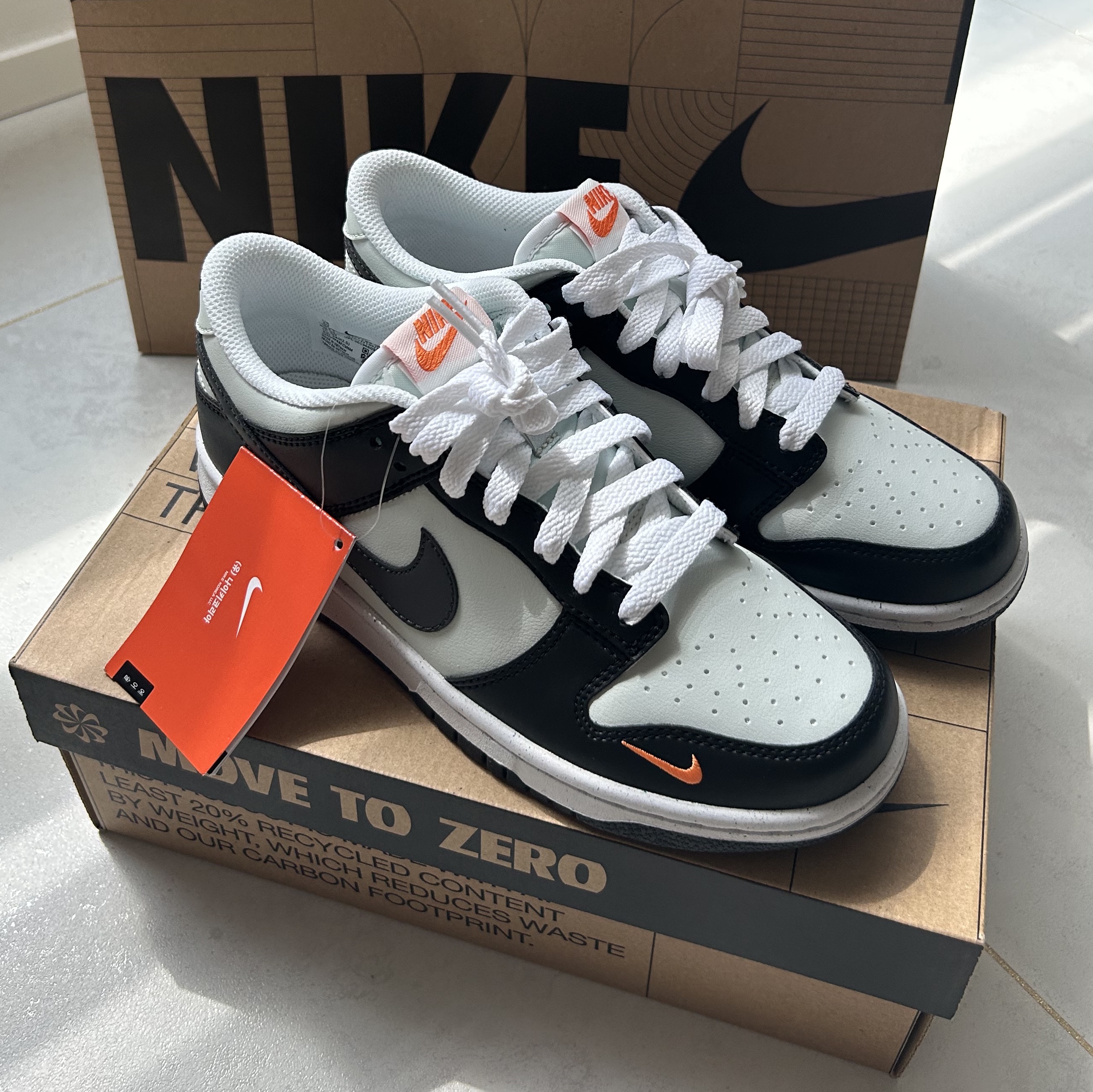Nike Dunk Low Black Orange 착용 스타일 - 1