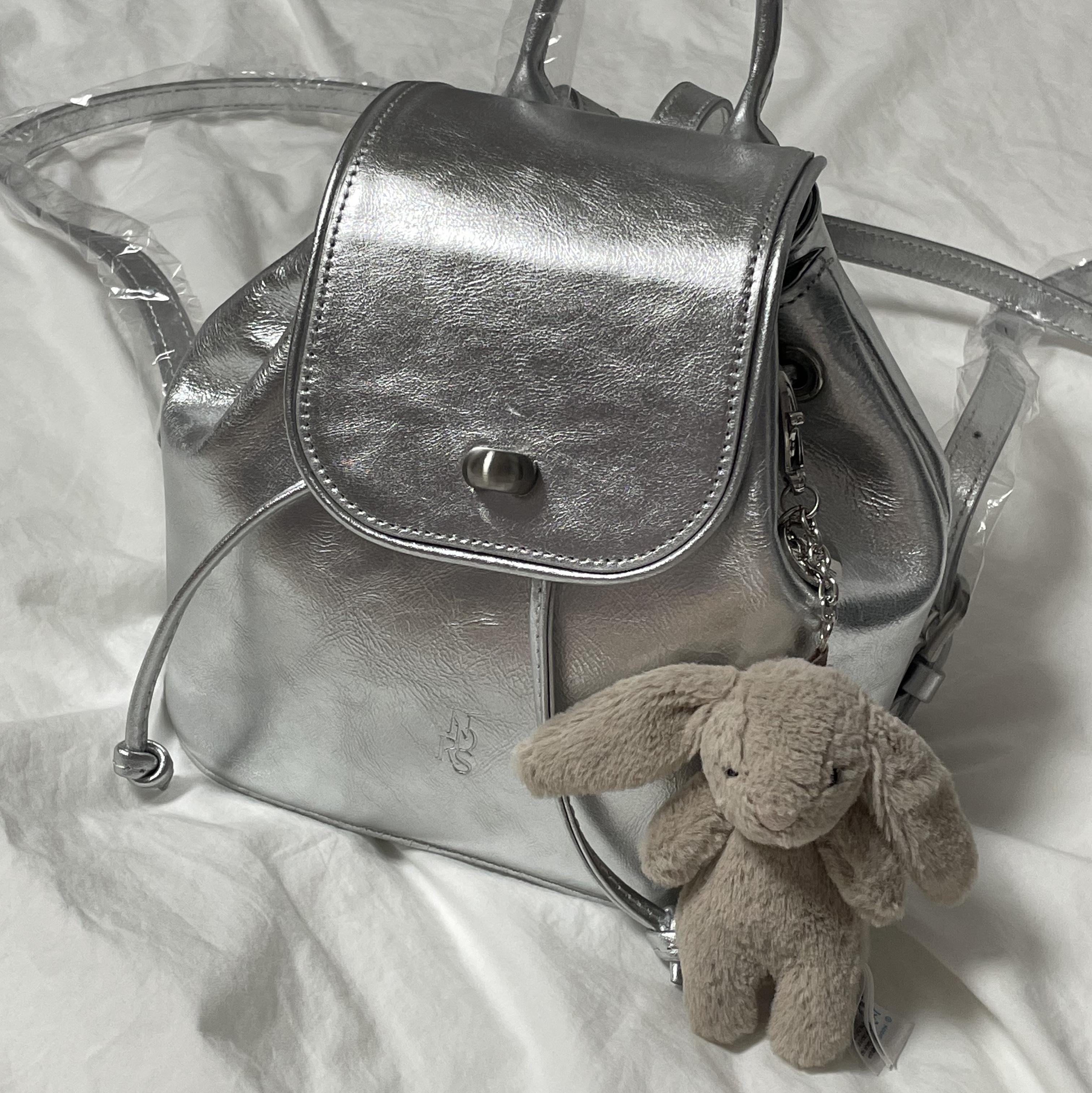 Jellycat Bashful Bunny Bag Charm Beige 착용 스타일