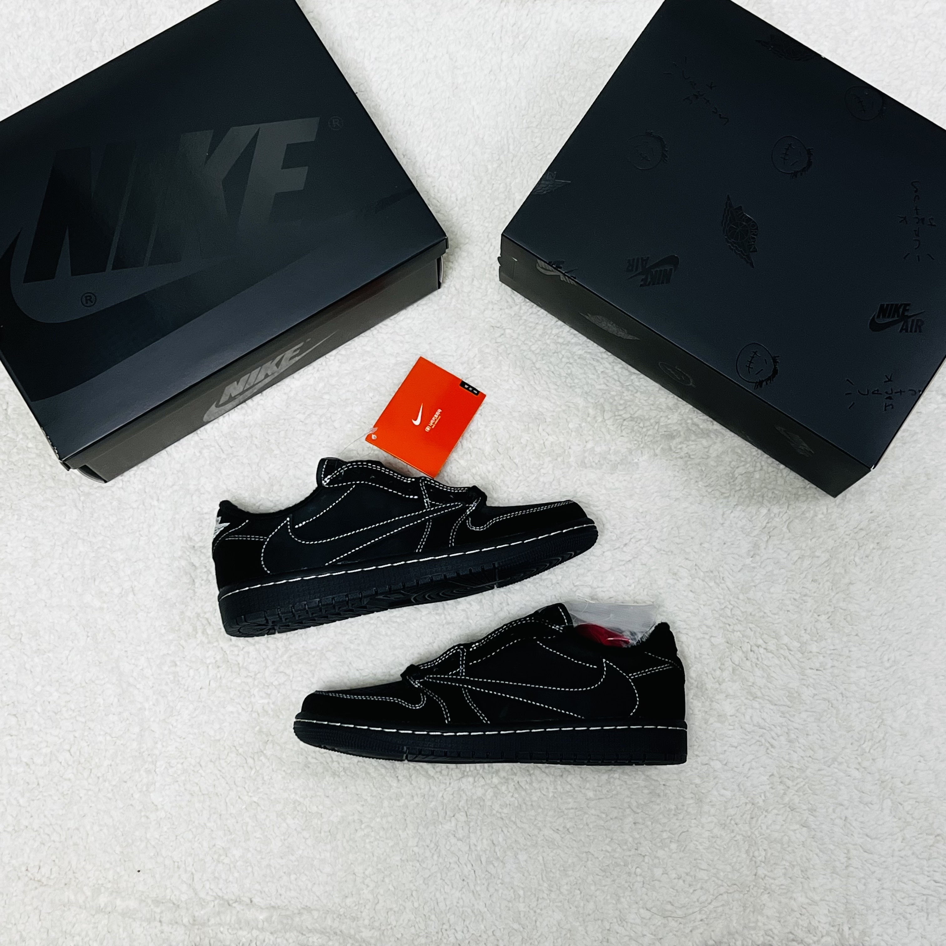 Jordan 1 x Travis Scott Retro Low OG SP Black Phantom 착용 스타일 - 1