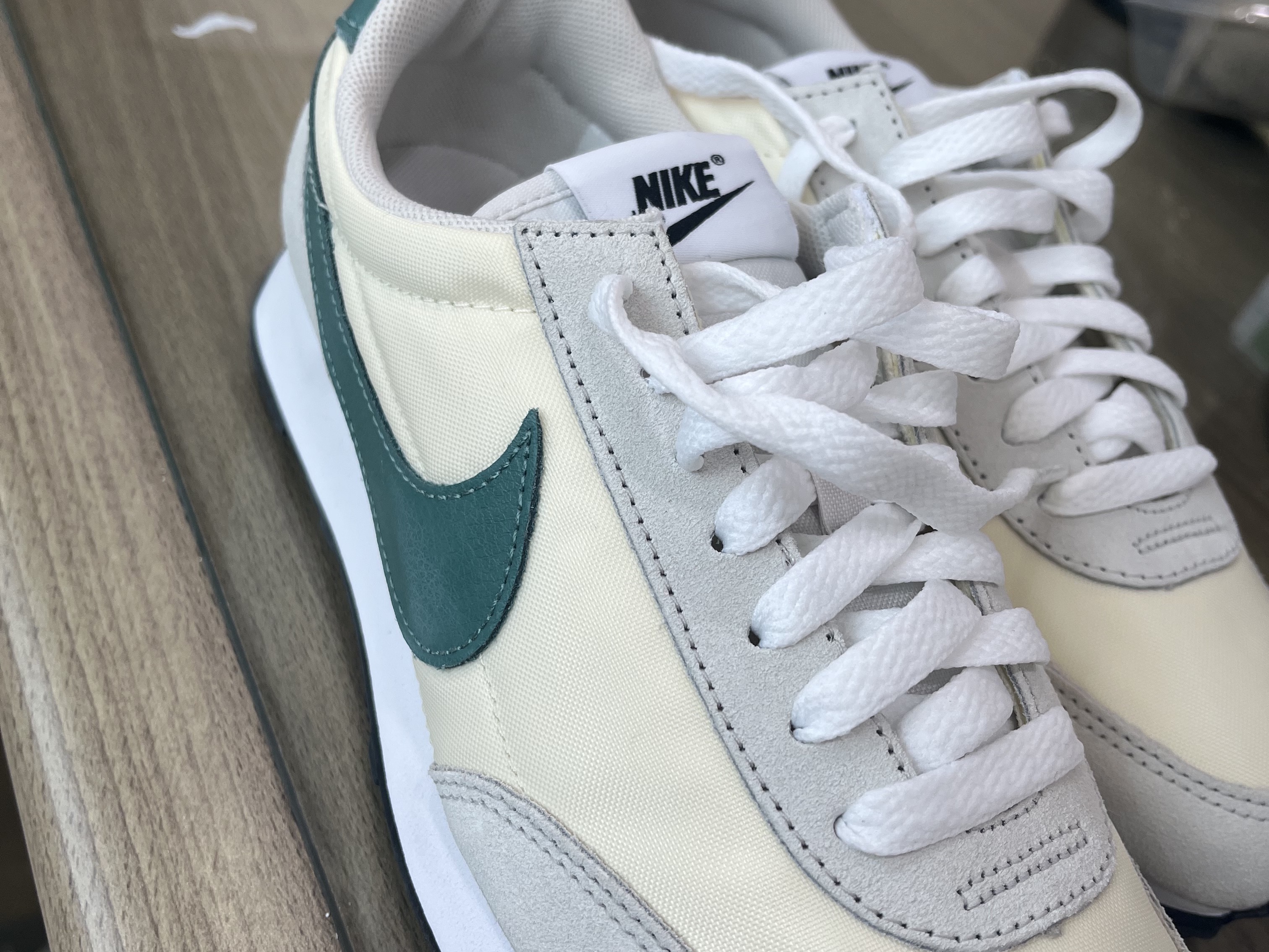 (W) Nike Daybreak Coconut Milk Green 착용 스타일