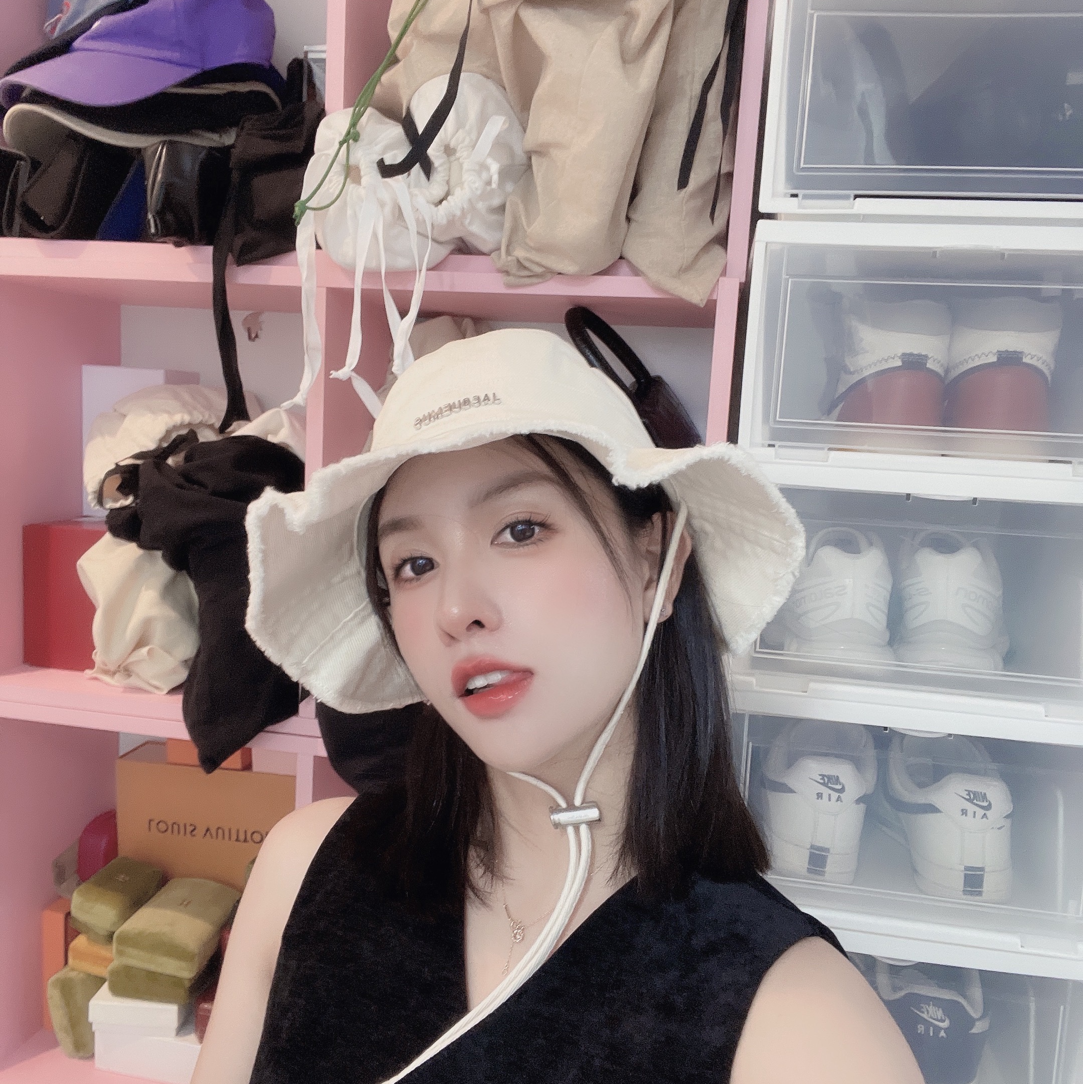 Jacquemus Le Bob Artichaut Bucket Hat Off White 착용 스타일 - 2