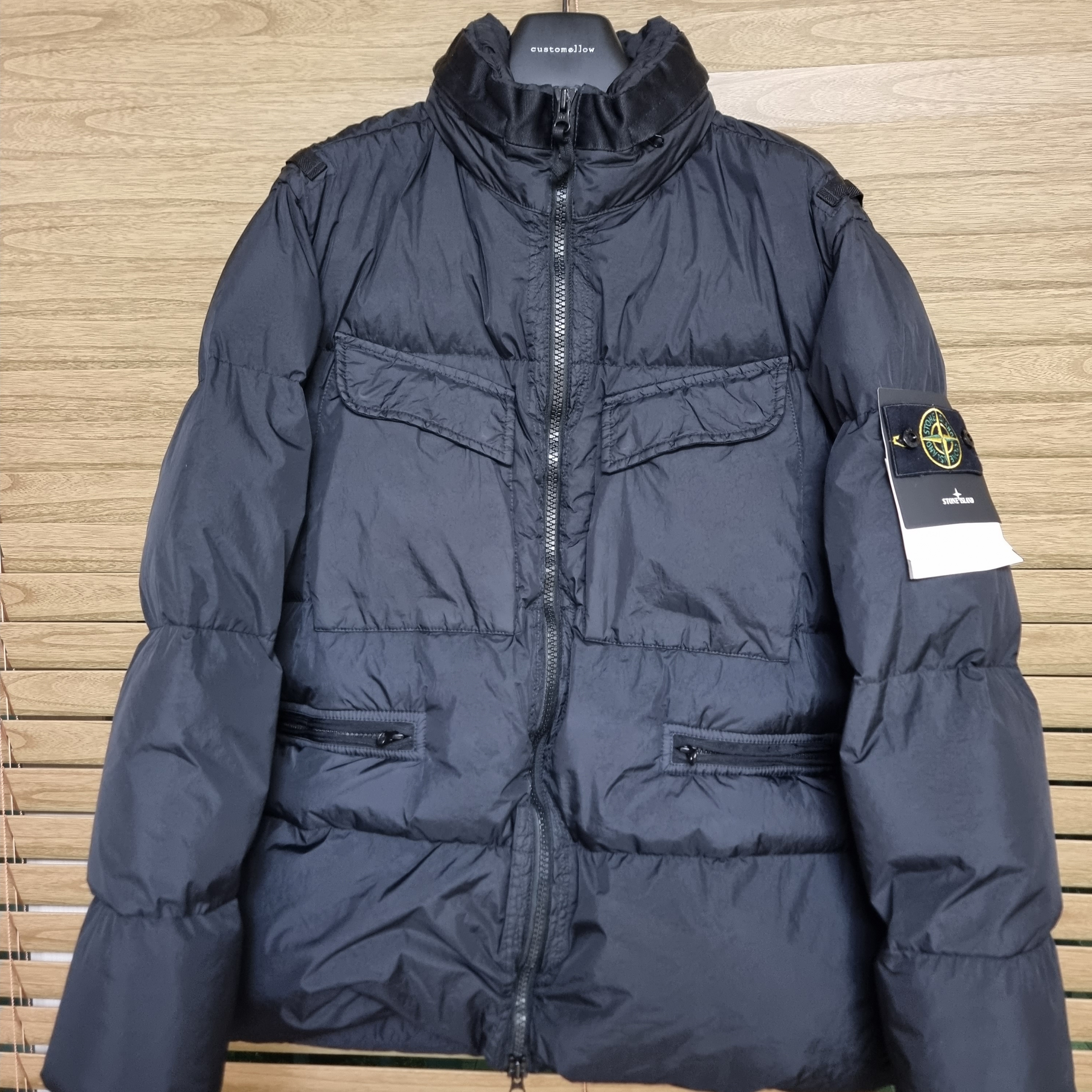 Stone Island 40123 Garment Dyed Crinkle Reps R-NY Down Jacket Black - 22FW 착용 스타일