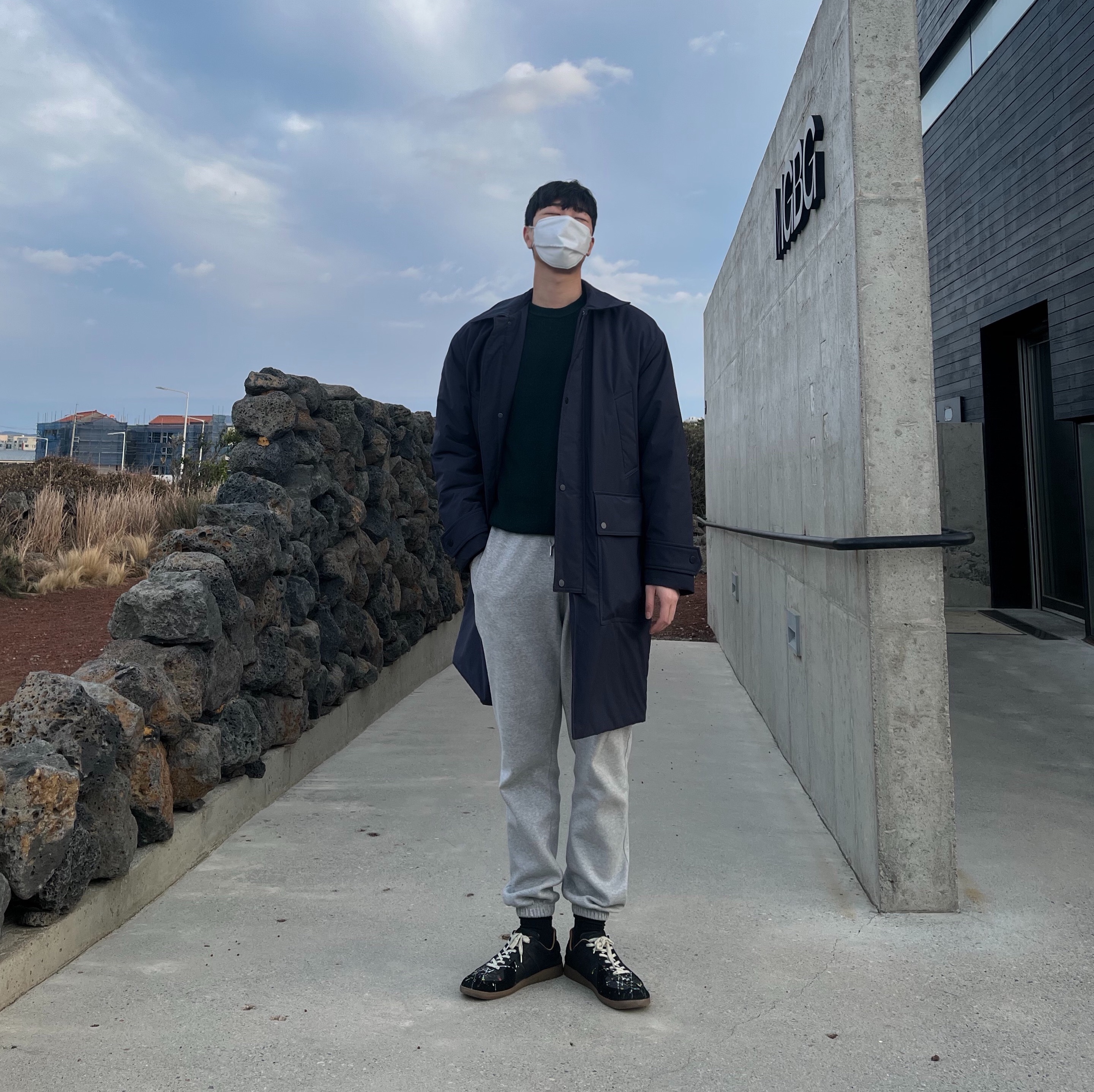 Maison Margiela Replica Paint Drop Sneakers Black 착용 스타일