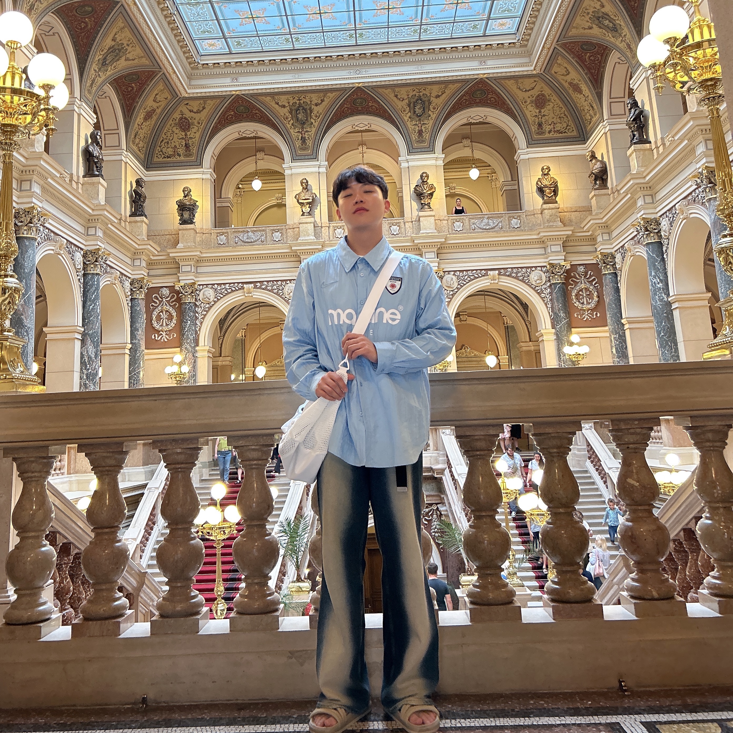 Supreme Mesh Duffle Bag White - 23SS, Nike x Martine Rose Dress Shirt Psychic Blue - US/EU 착용 스타일 - 1