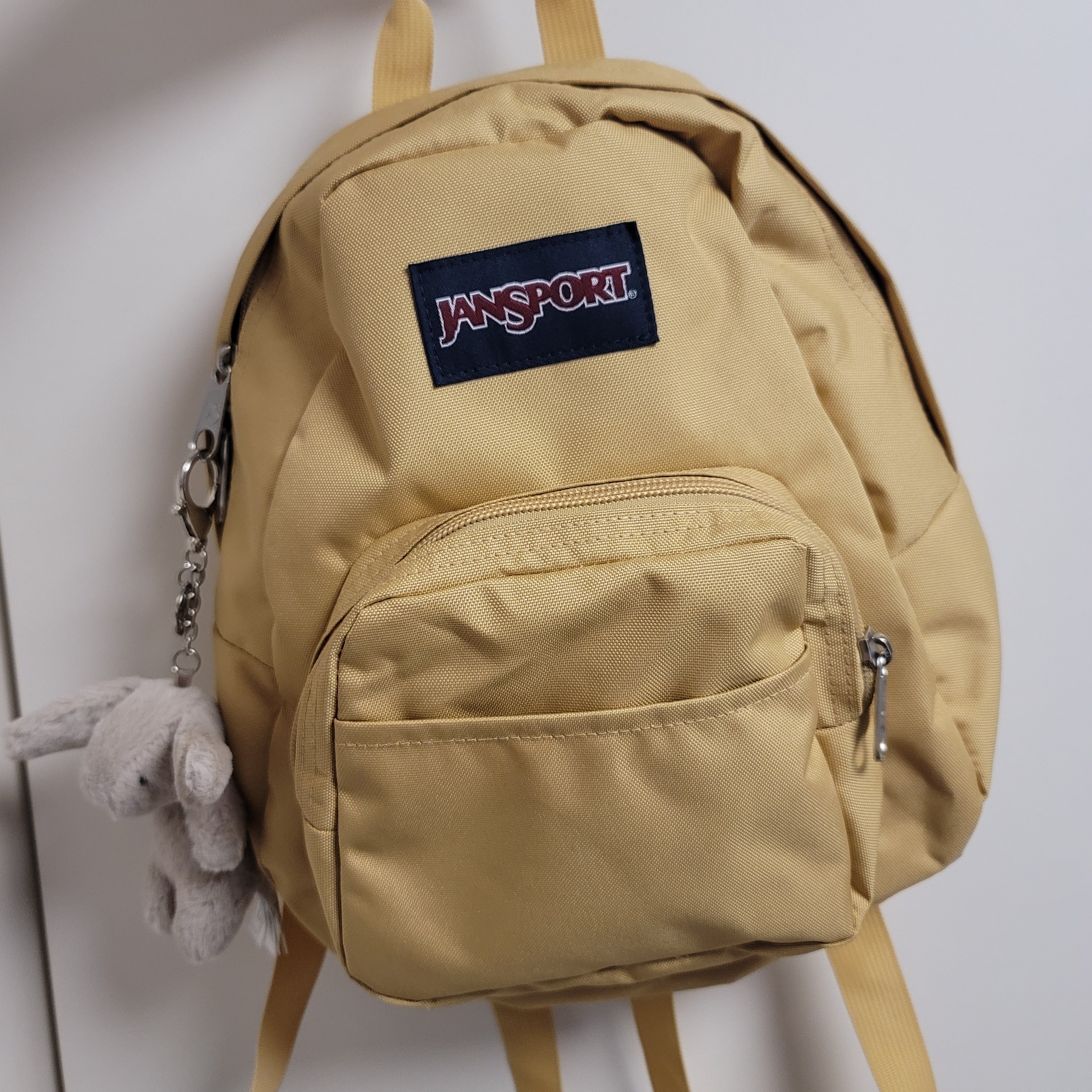 Jansport Half Pint Mini Backpack Curry 착용 스타일