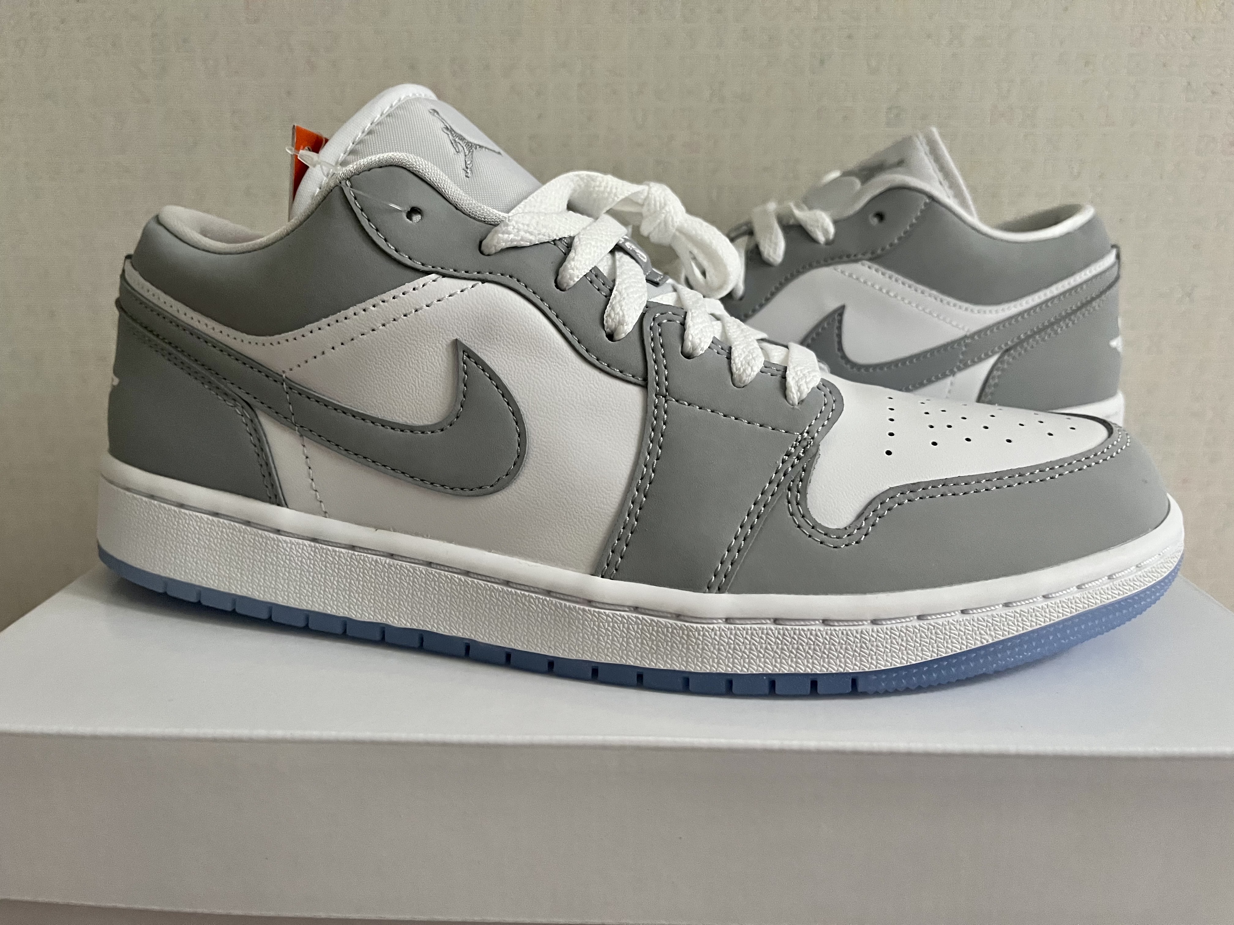 (W) Jordan 1 Low White Wolf Grey 착용 스타일 - 1