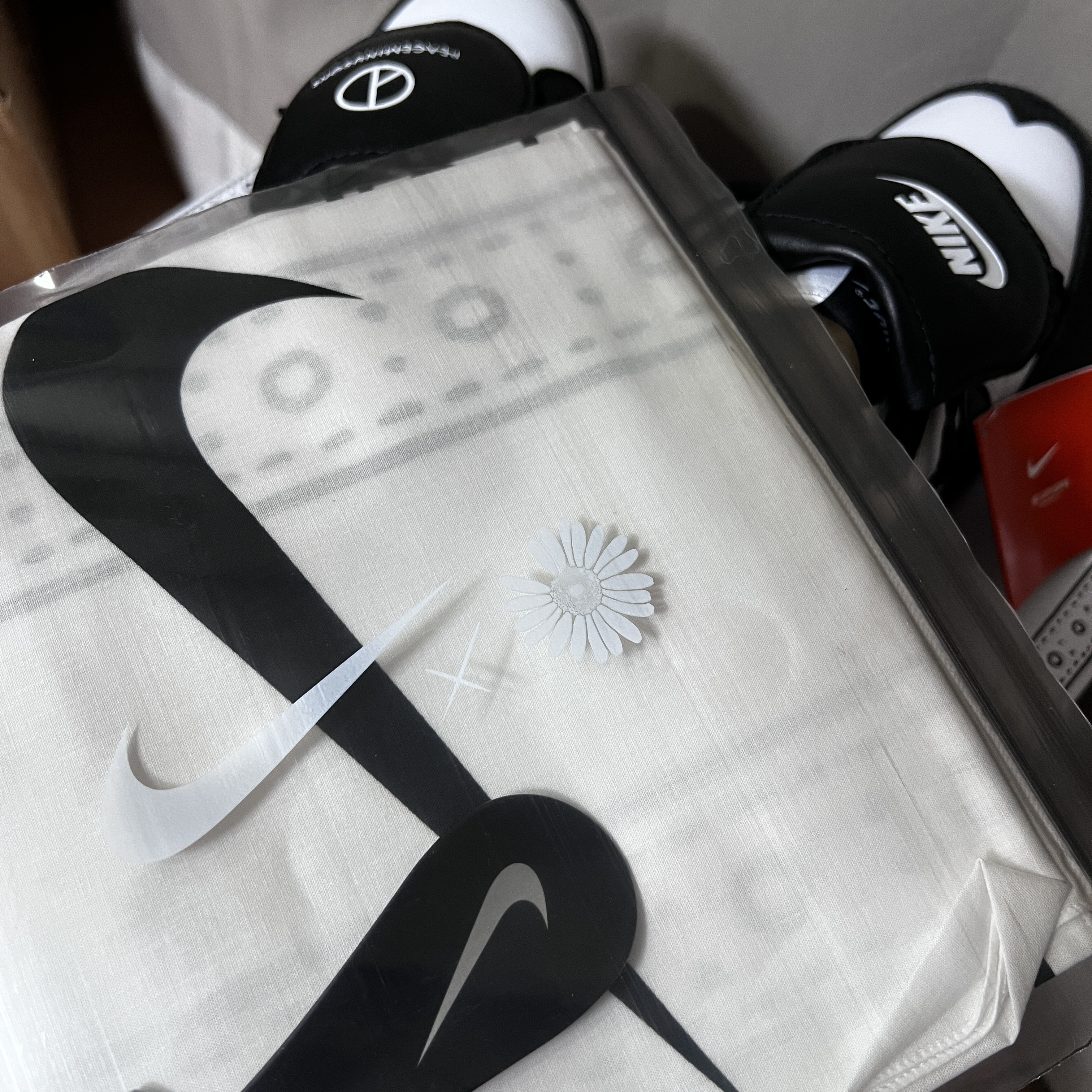 Nike x Peaceminusone Kwondo1 Black and White 착용 스타일 - 3