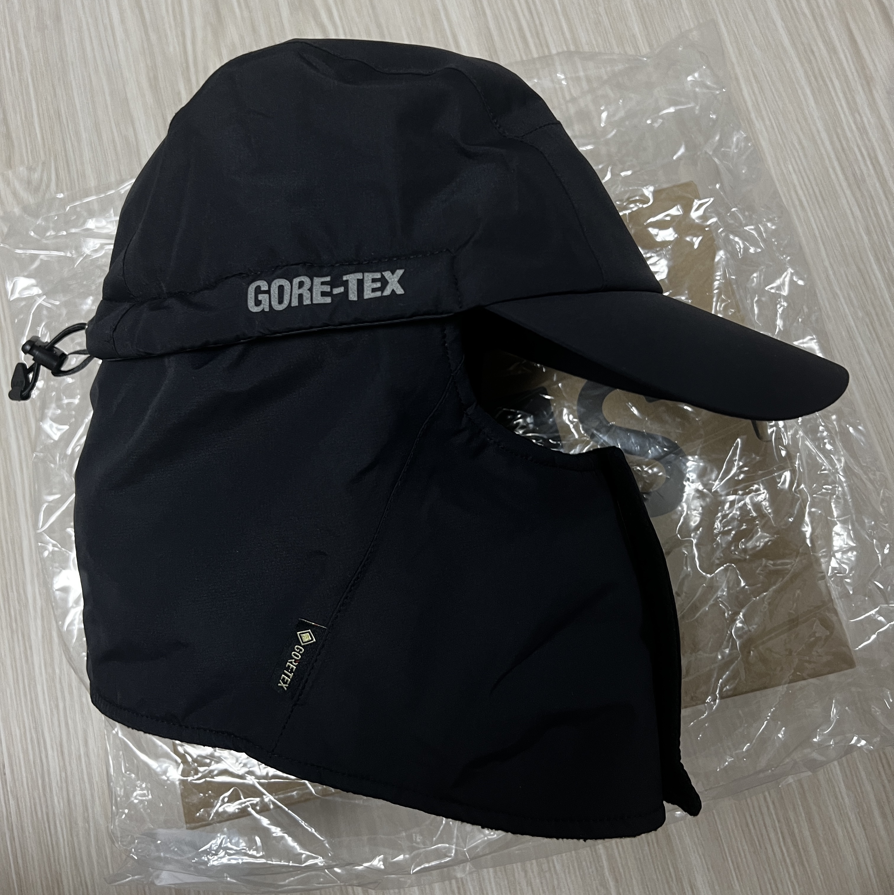 Palace Gore-Tex Mask Cap Black - 23FW, Palace Gore-Tex Mask Cap Ice Grey - 23FW 착용 스타일 - 3