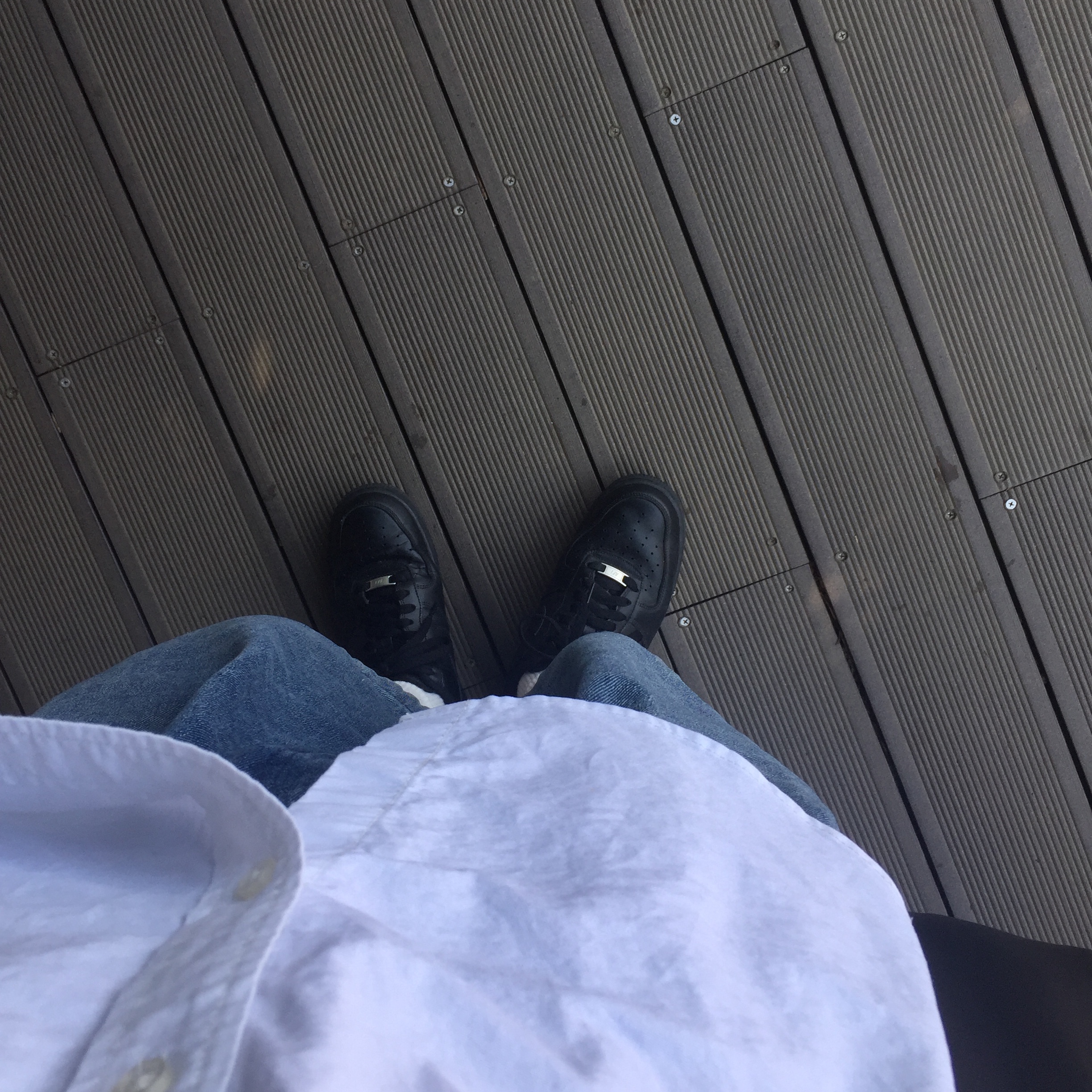Nike Air Force 1 '07 Low Triple Black 착용 스타일 - 2