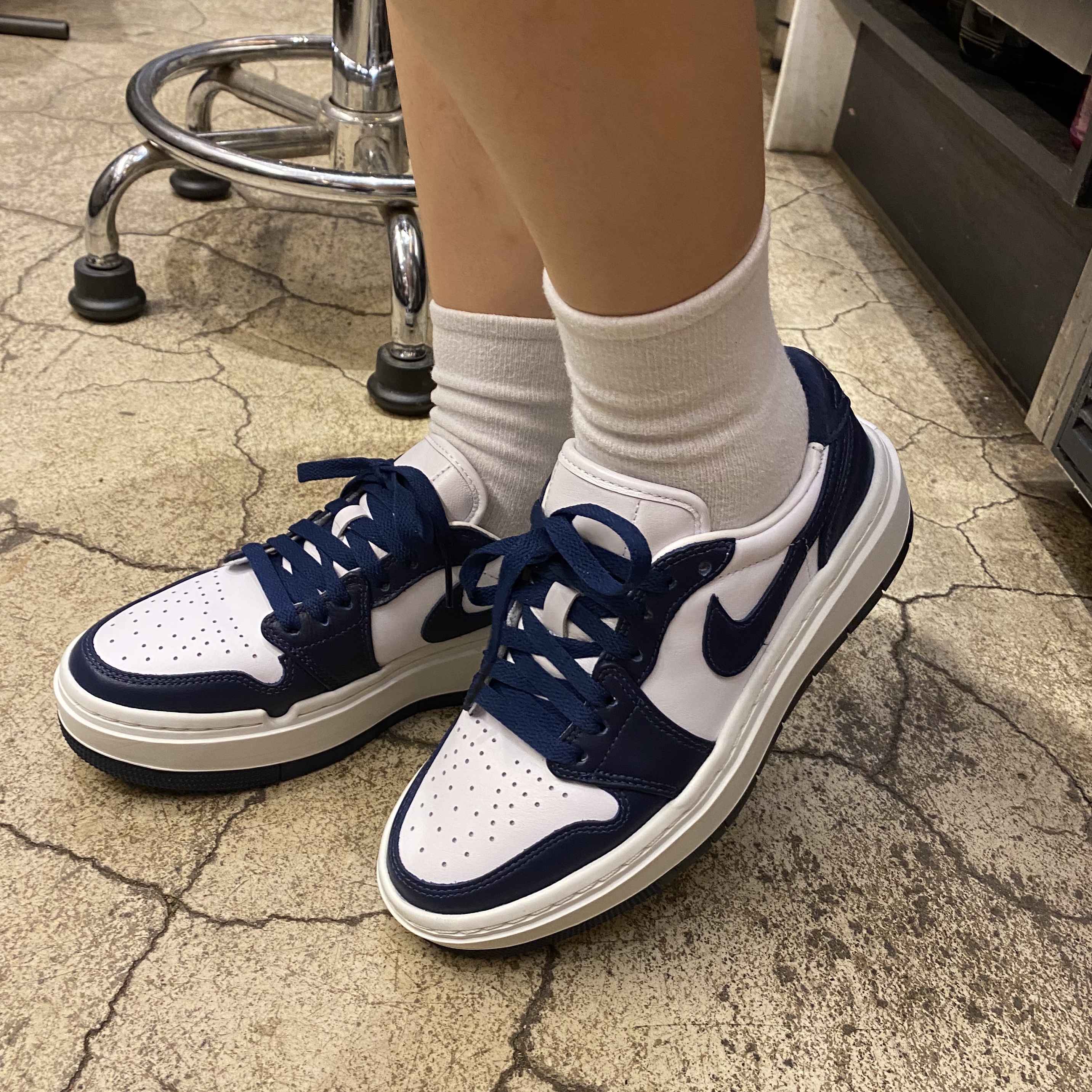 (W) Jordan 1 Elevate Low Midnight Navy 착용 스타일 - 1