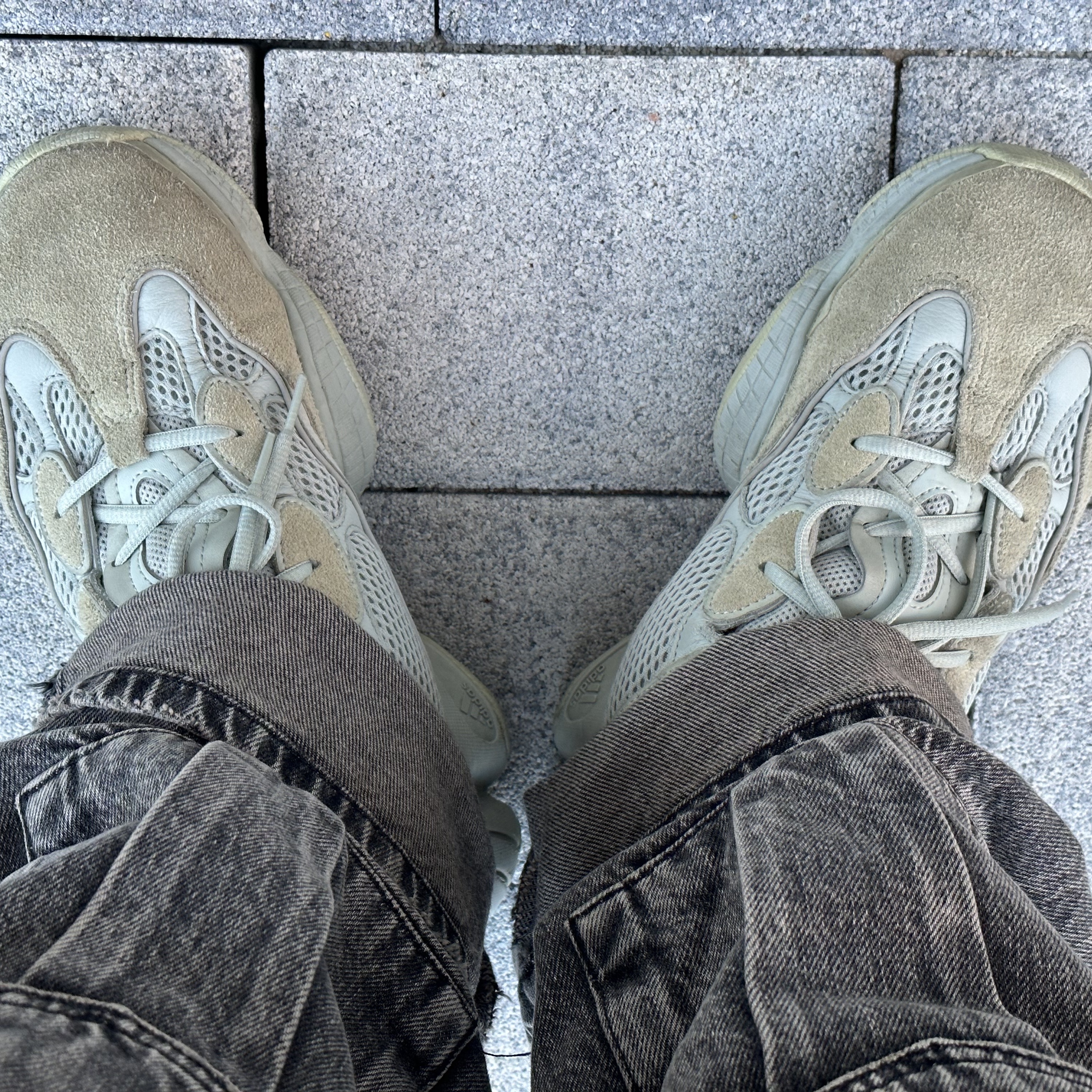 Zara Utility Cargo Jeans Black, Adidas Yeezy 500 Salt 착용 스타일