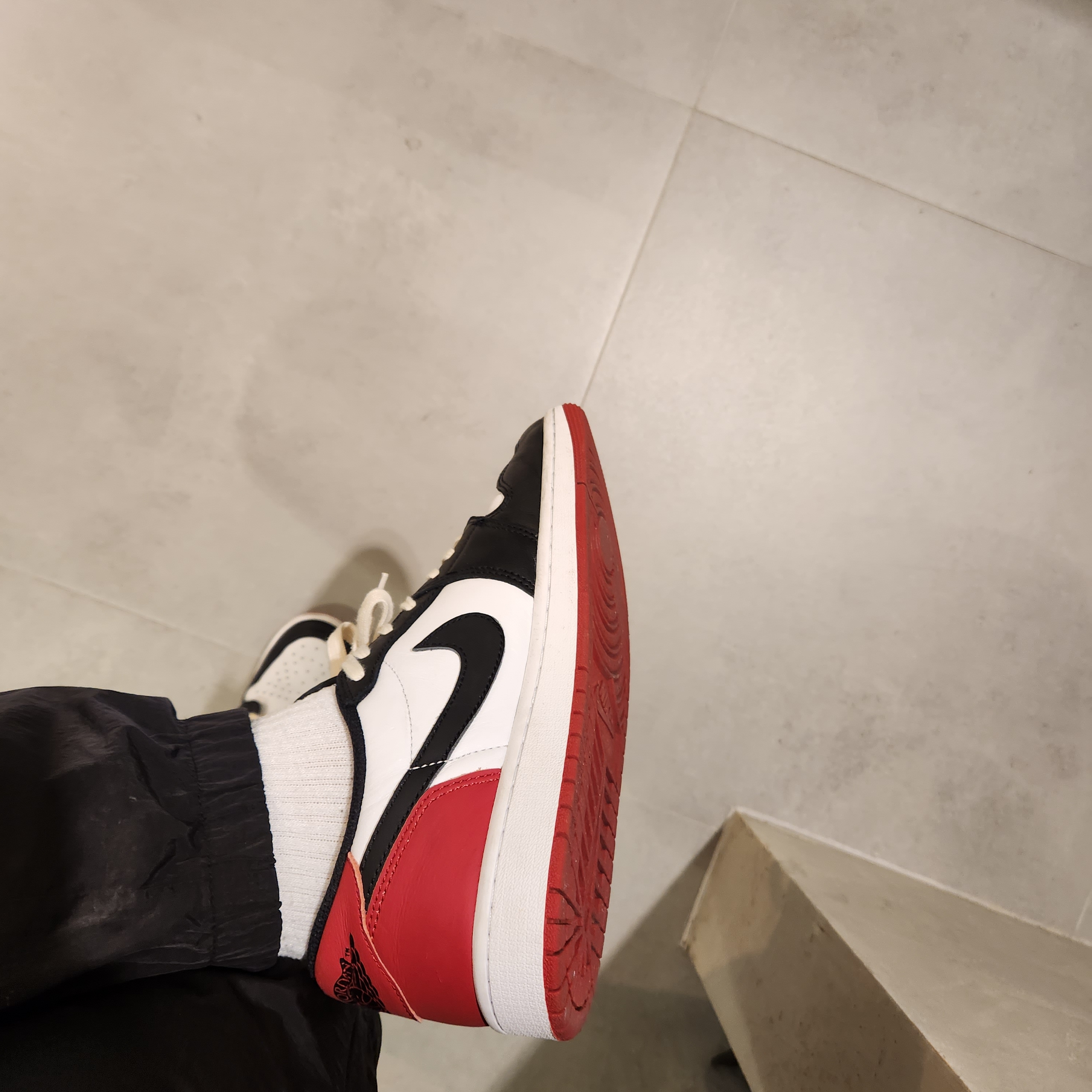 Jordan 1 Retro Low OG Black Toe 착용 스타일 - 2